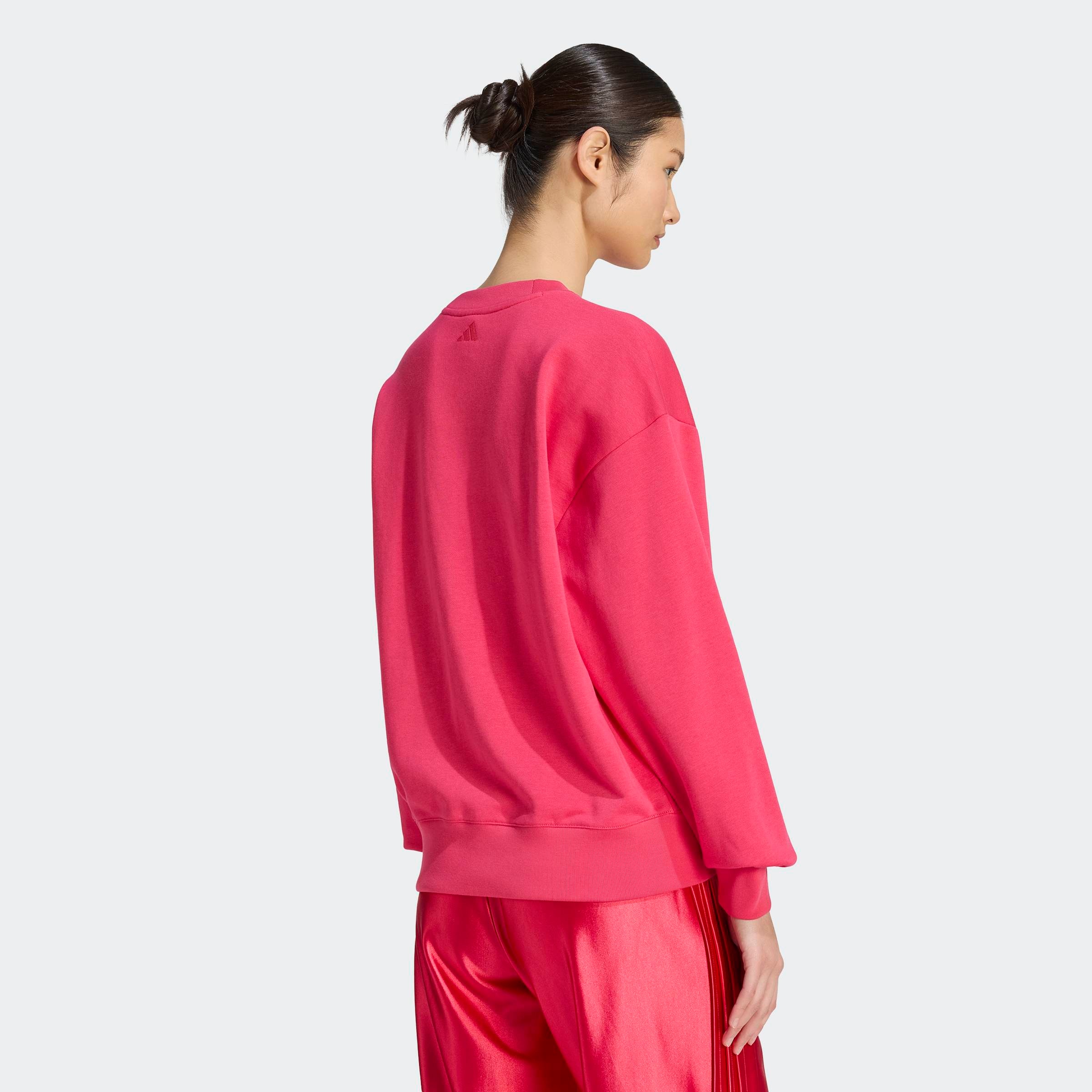 adidas Sportswear Sweatshirt »SEASONAL ESSENTIALS SATIN-, V-AUSSCHNITT«, mit V-Ausschnitt, ohne Verschluss, in normaler Länge
