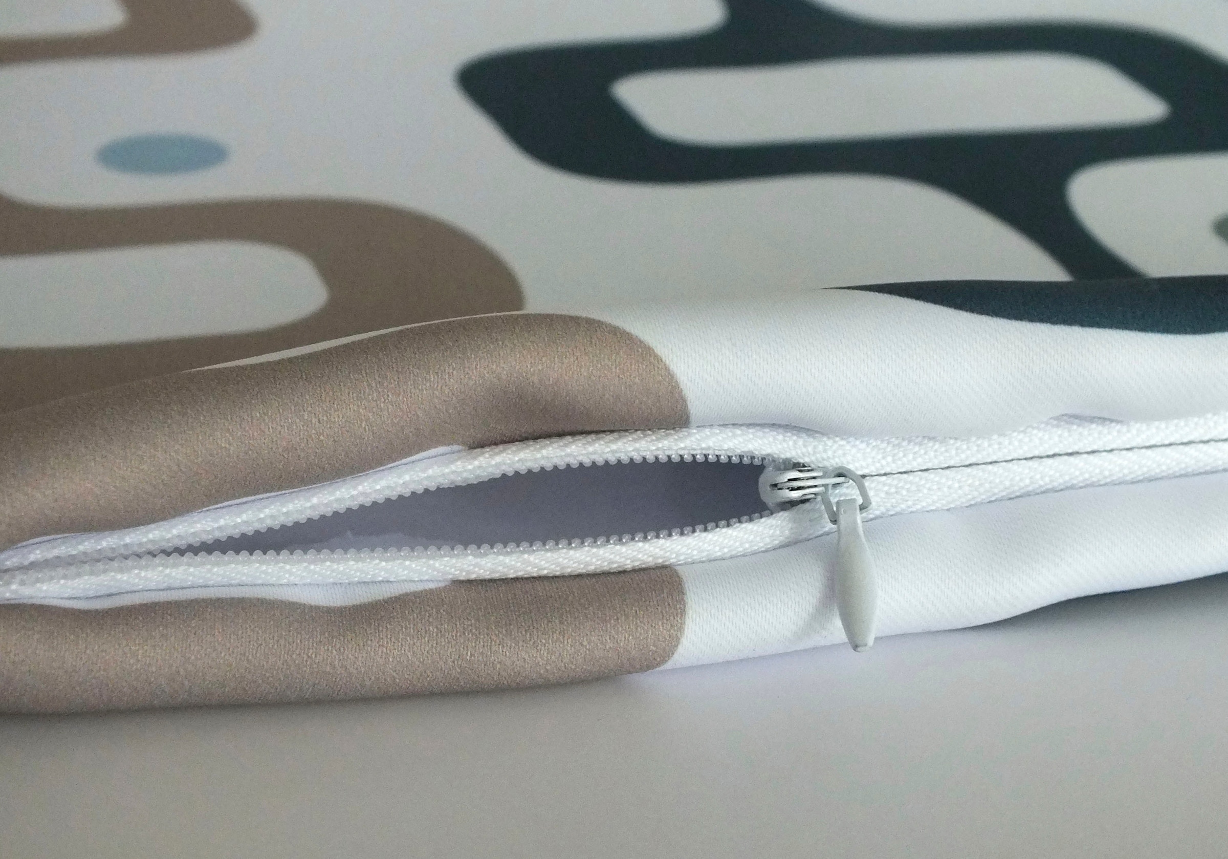 queence Coussin décoratif »Emil« mit einem Hasen mit Blättern