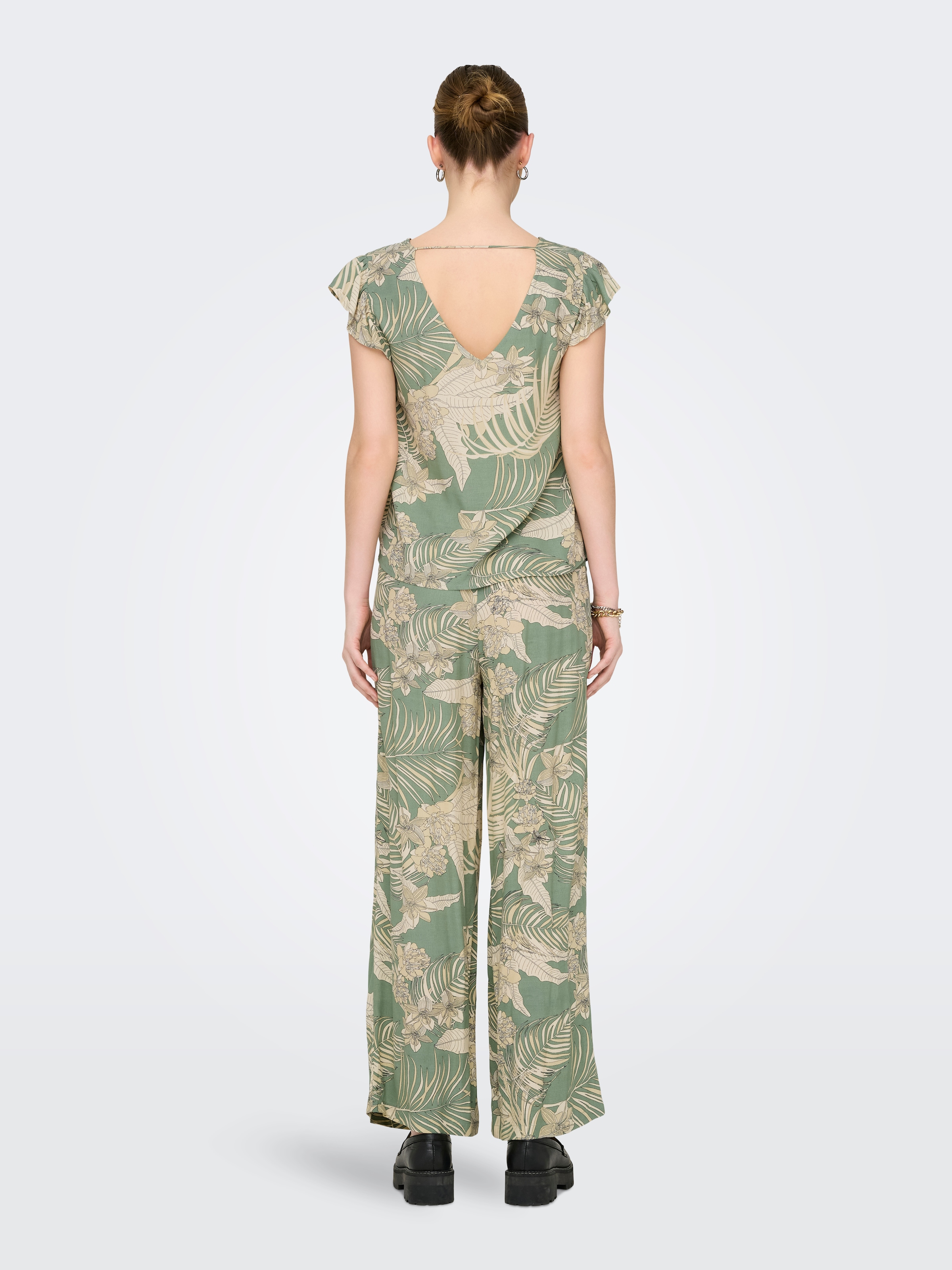 ONLY V-Shirt »ONLPALINA LIFE SS V-NECK TOP PTM«
