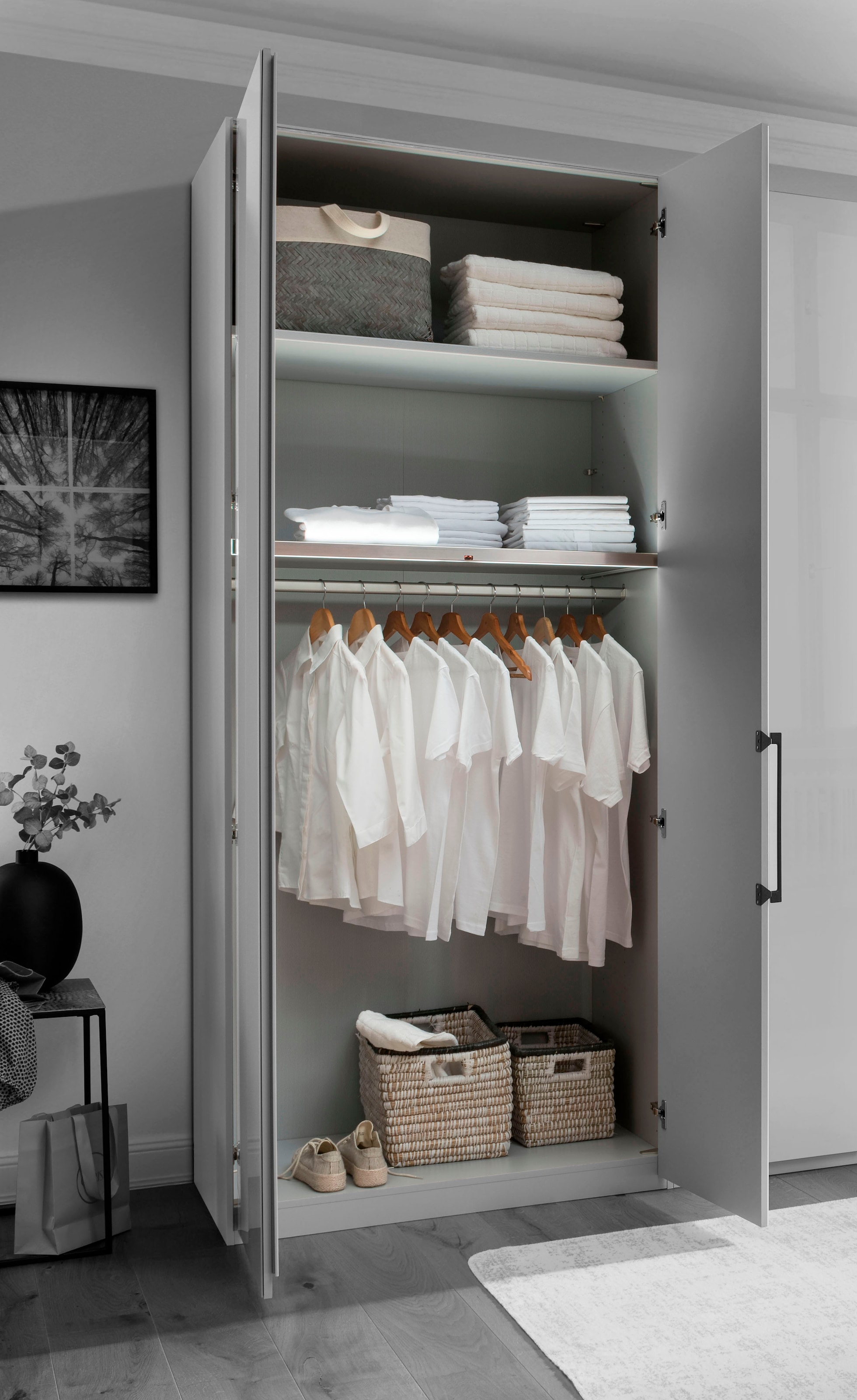 WIEMANN Armoires à vêtements »Monaco, Made in Germany, edle Glasfront, in verschiedenen Farben,« hochwertige Beschlägen inkl. Dämpfung