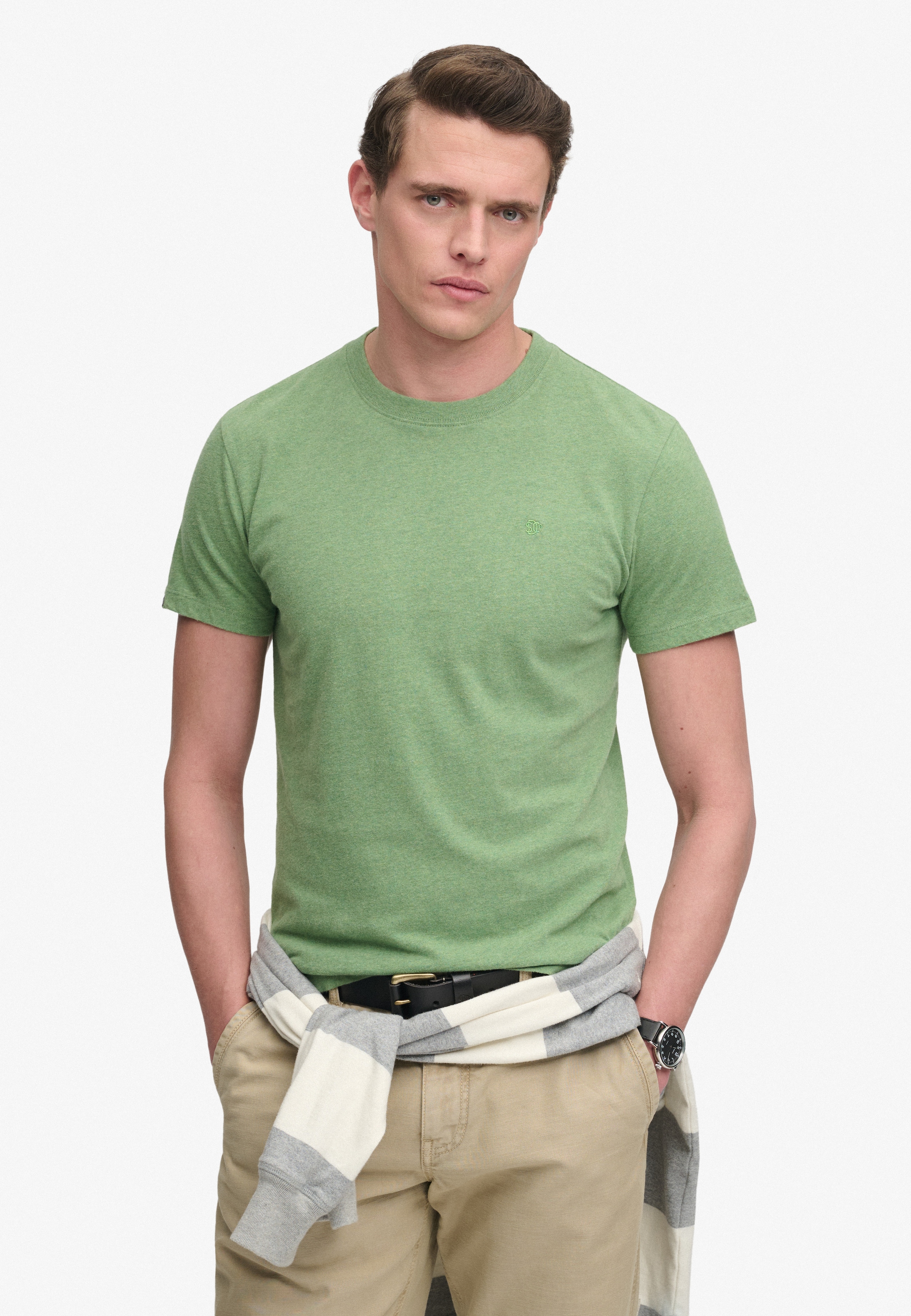 Superdry Shirt à col rond »ESSENTIAL SERIF LOGO EMB TEE« coton, coupe régulière