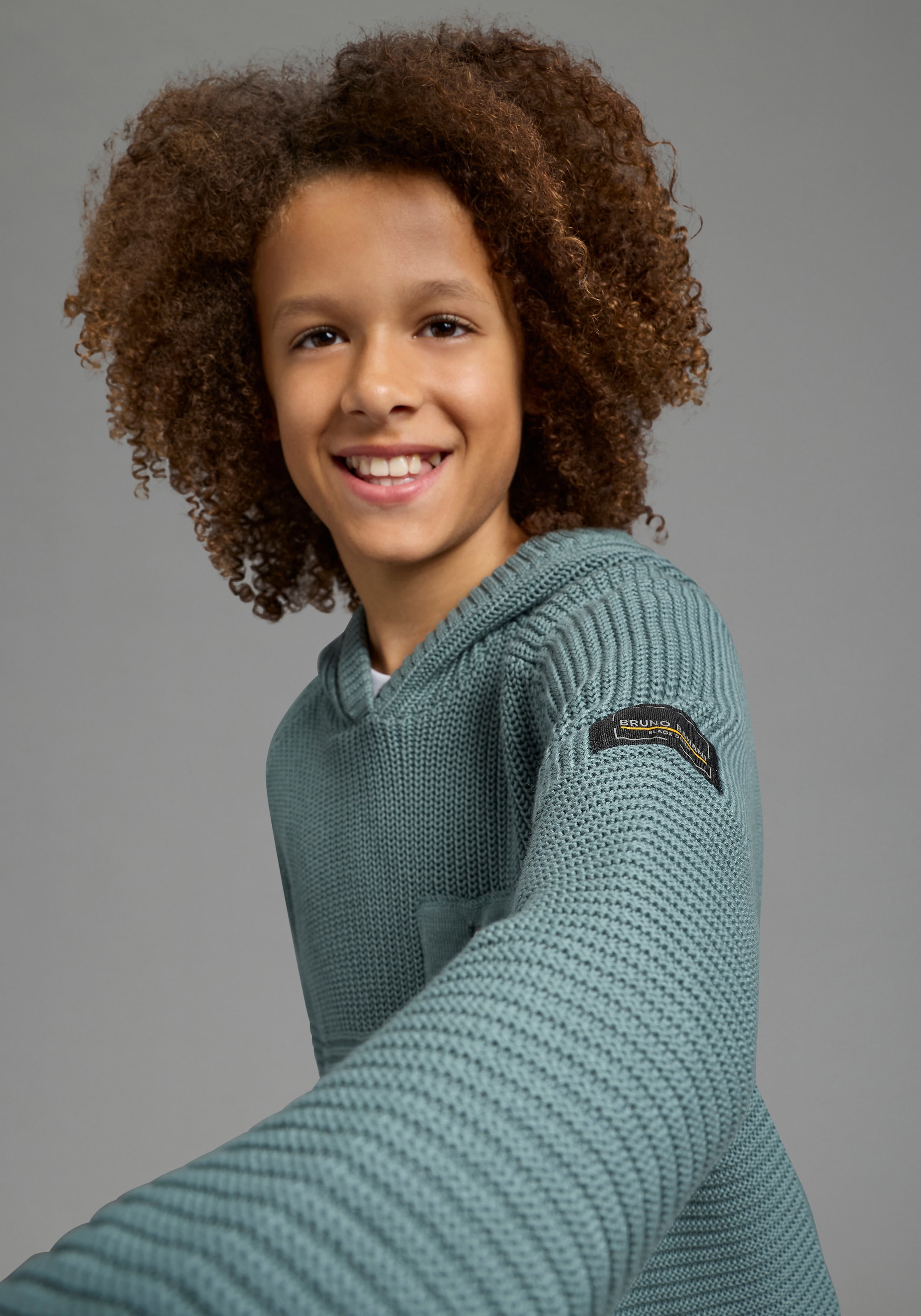 Bruno Banani Pull en tricot »Kapuzen-Strickpullover mit BRUNO BANANI Badge« pull en tricot côtelé, avec capuche et poche sur la poitrine
