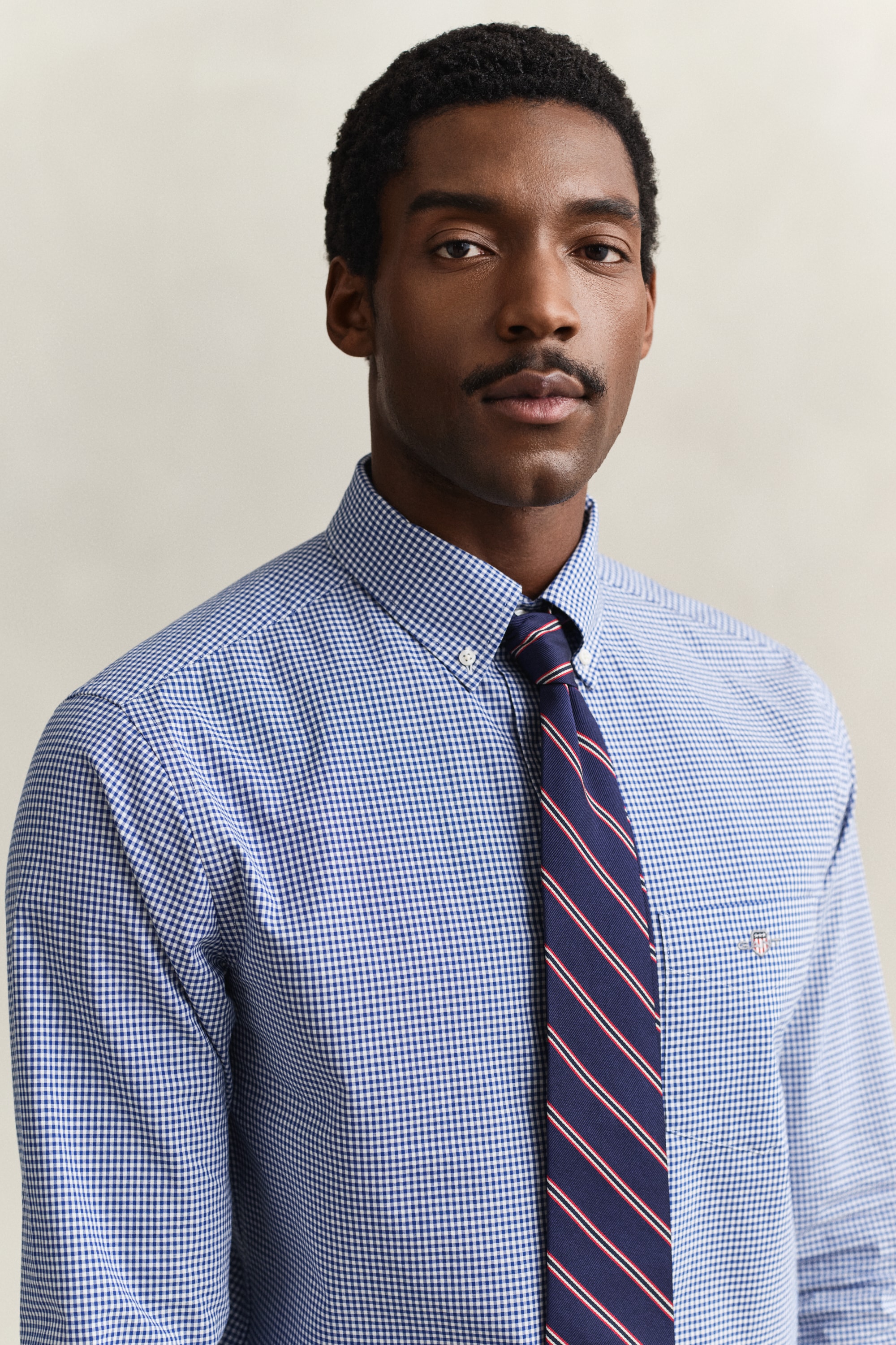 Gant Chemise à manches longues »REG CLASSIC POPLIN GINGHAM SHIRT« avec broderie logo, popeline de coton