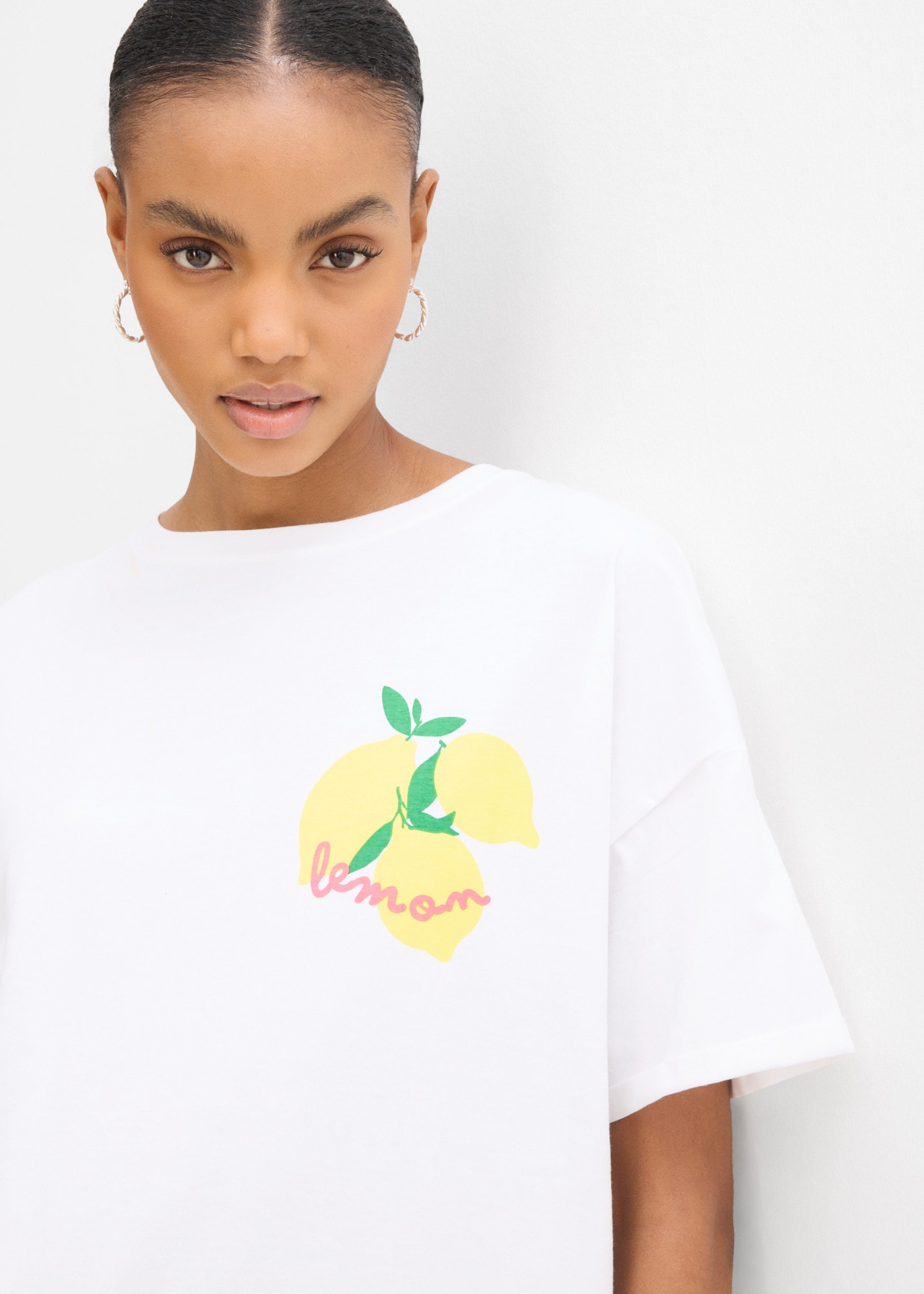bonprix T-shirt oversize Coupe oversize, 100 % coton, avec un imprimé moderne