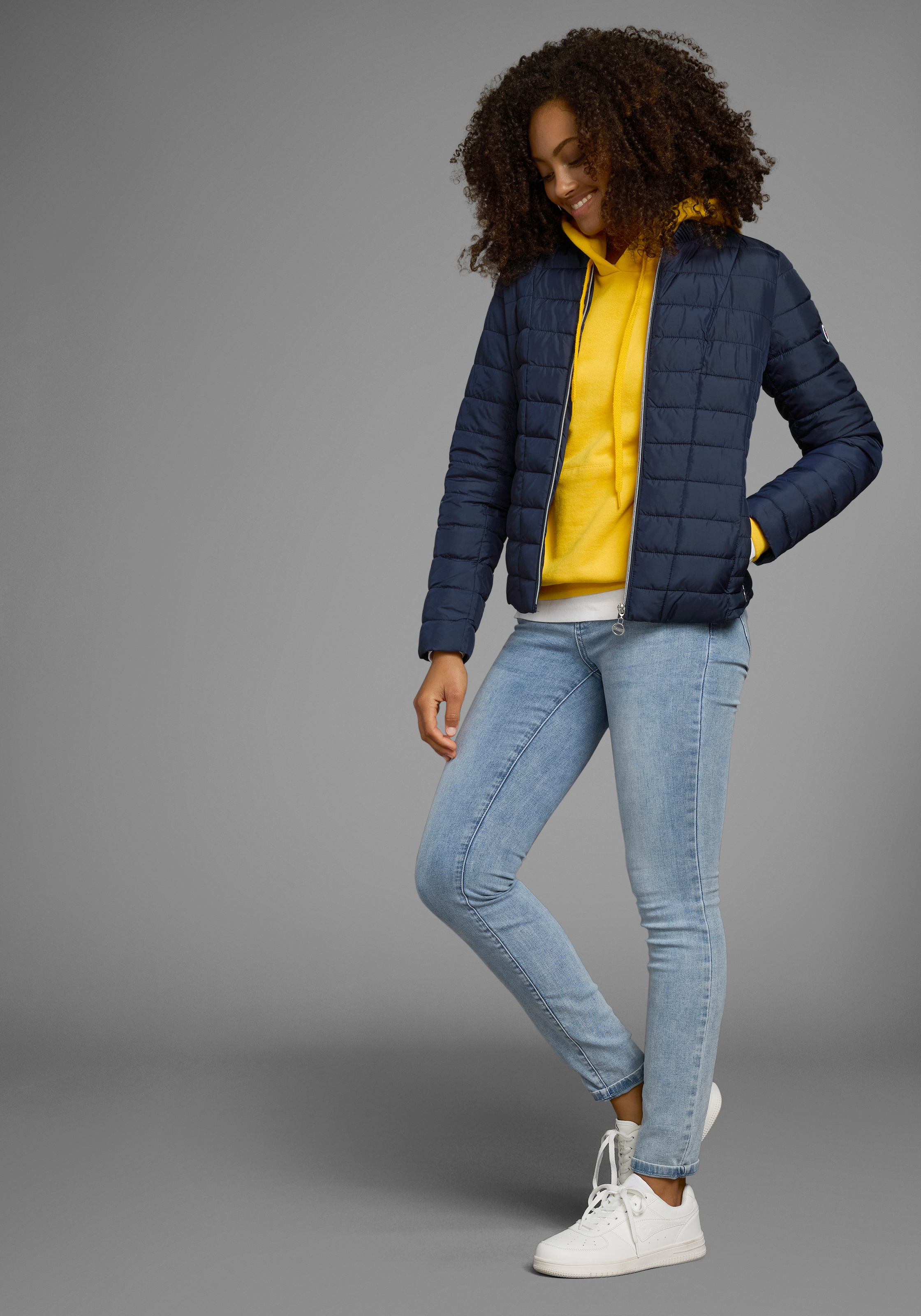 KangaROOS Veste matelassée figurbetonter Schnitt,  hüftlange Passform