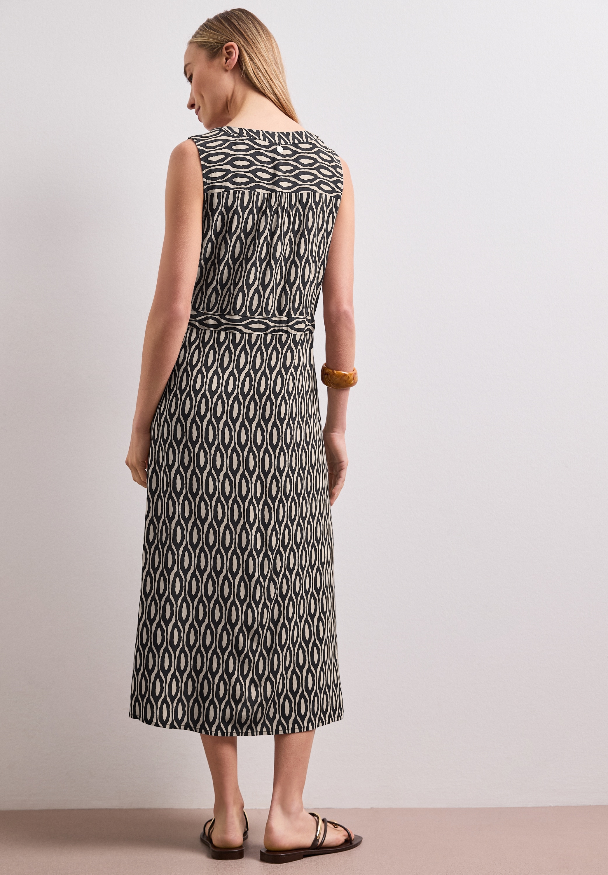 STREET ONE Robe midi Poches pour les mains Sommerkleid mit grafischem Muster/Split Neck mit Zipperdetail