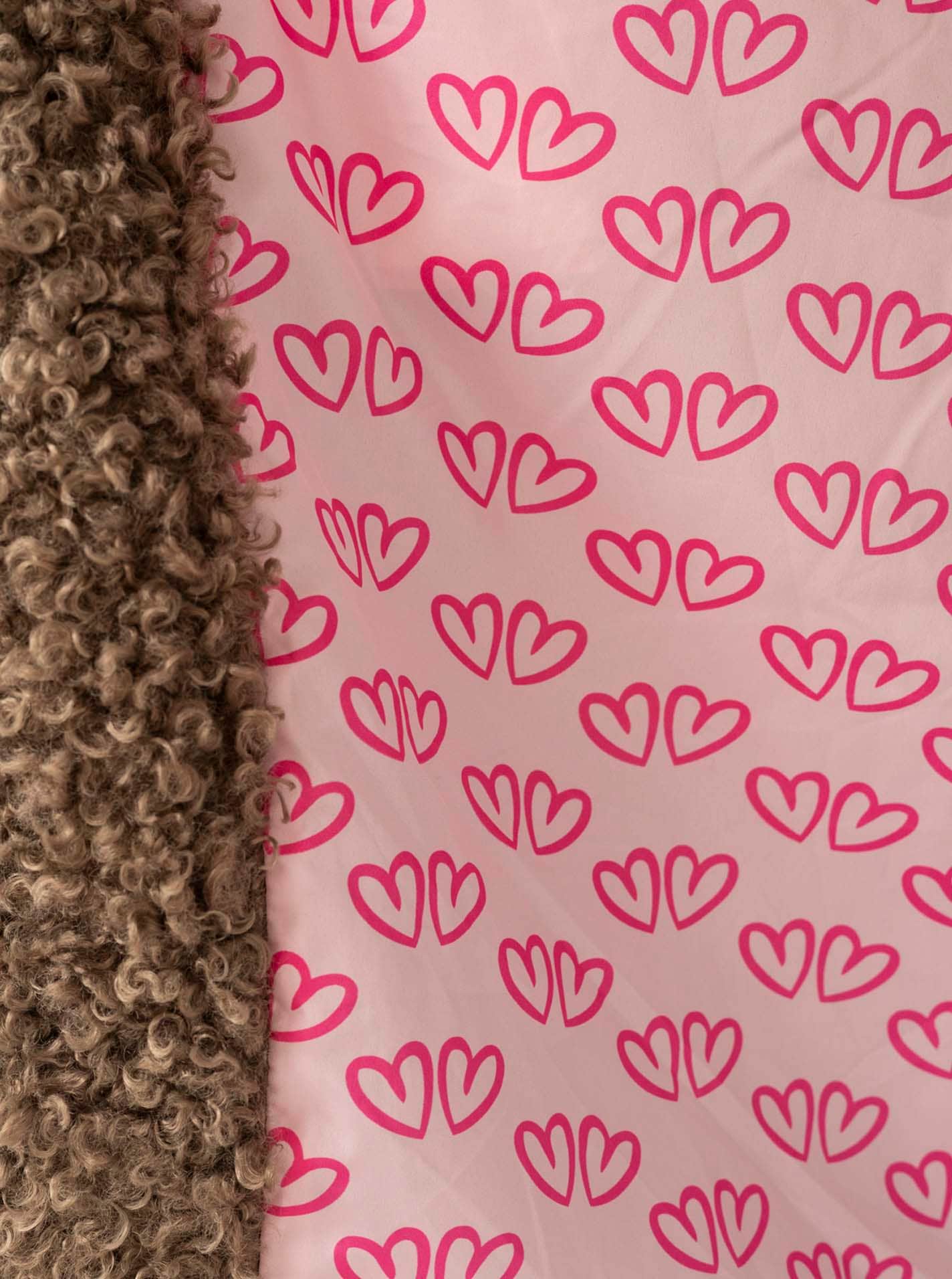 Zwillingsherz Manteau en imitation fourrure »„Happiness & Love“« Pièce tendance douillette, doublure intérieure avec motif cœur, 2 boutons