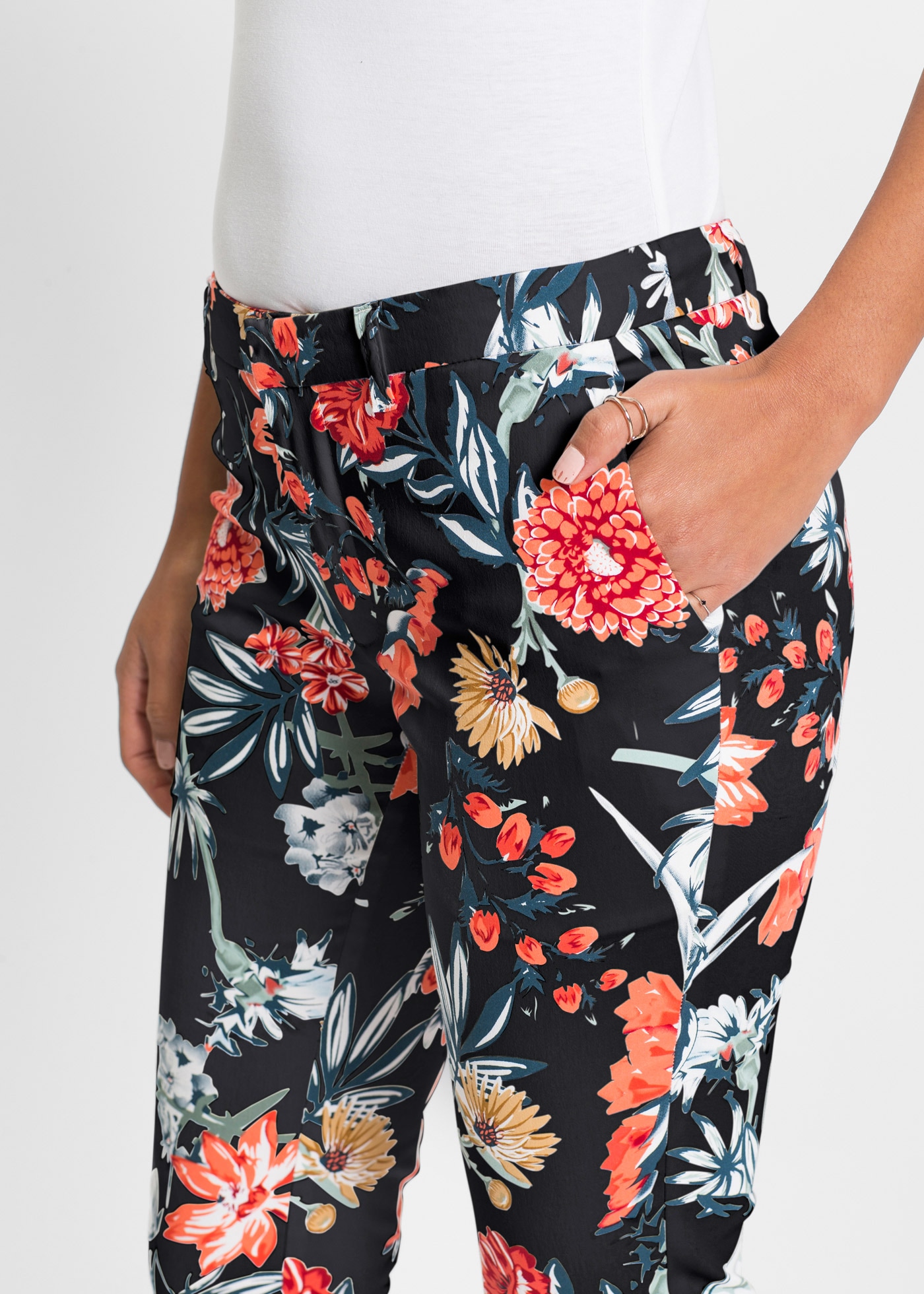 bonprix Pantalon 7/8  aus Baumwolle mit Elasthan, Regular Fit, femininer Stil