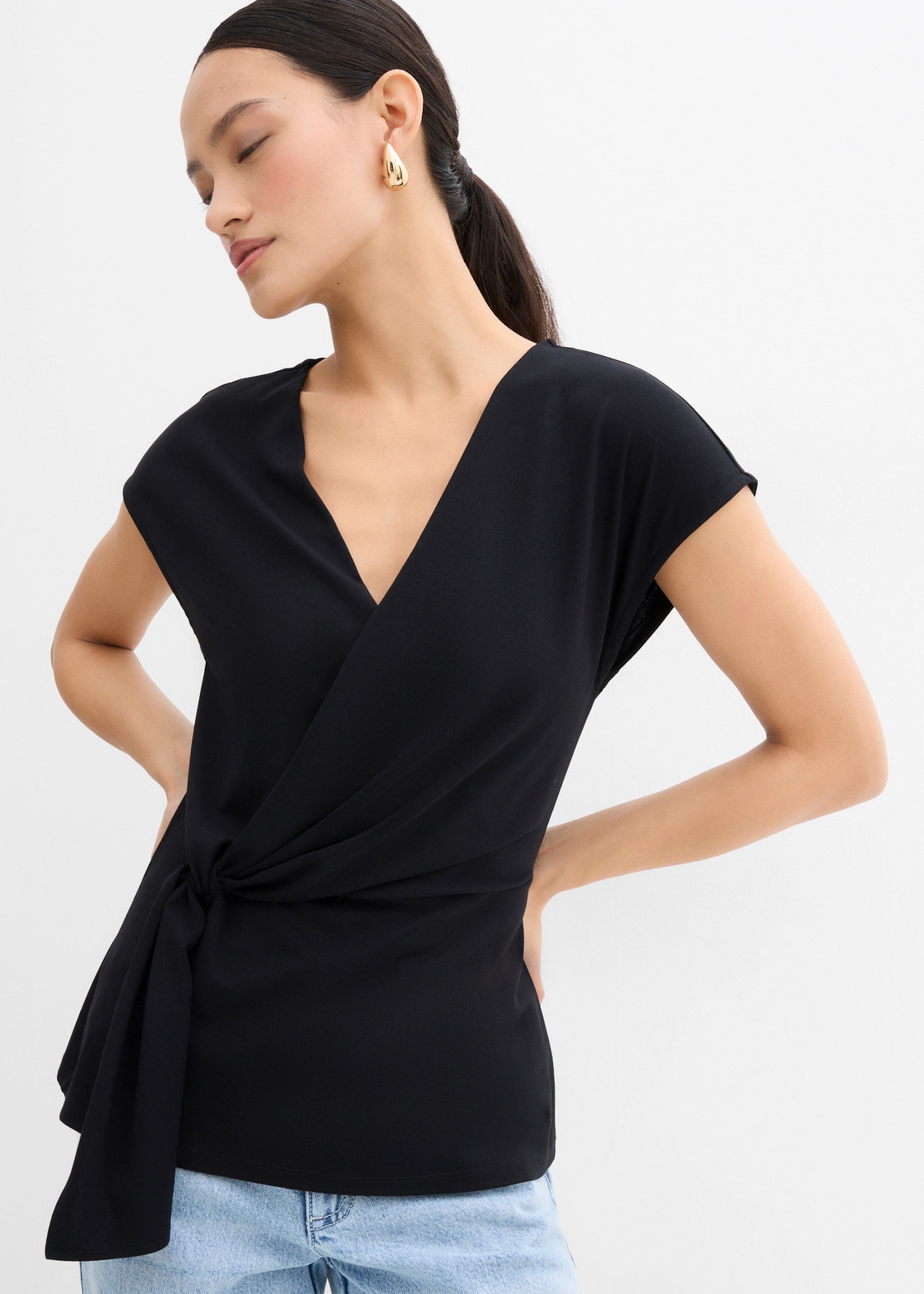 bonprix Haut de chemise Design sans manches, col en V, coupe slim fit