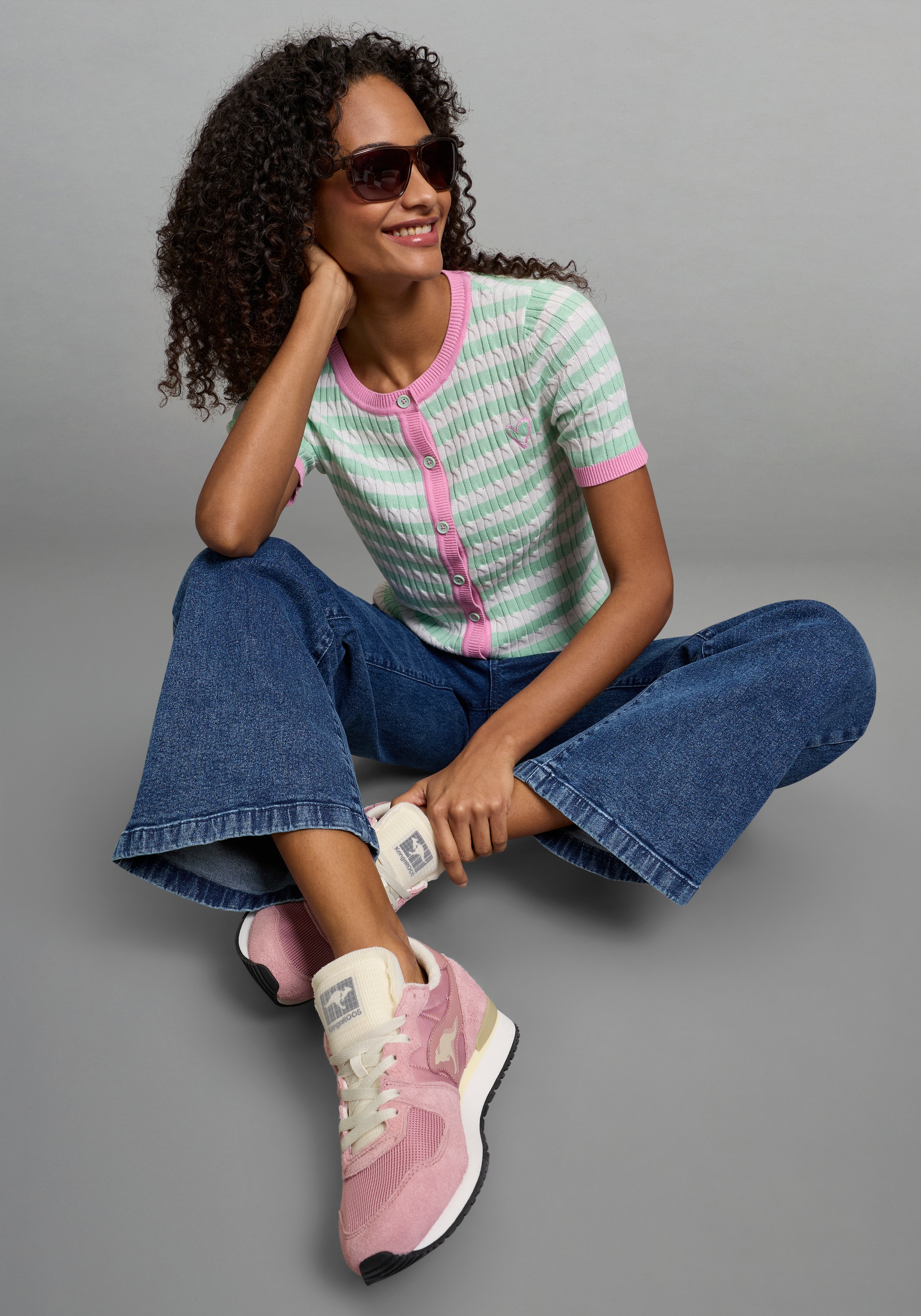 KangaROOS Strickjacke Feinstrickjacke, mit Knopfleiste, mit Halbarm