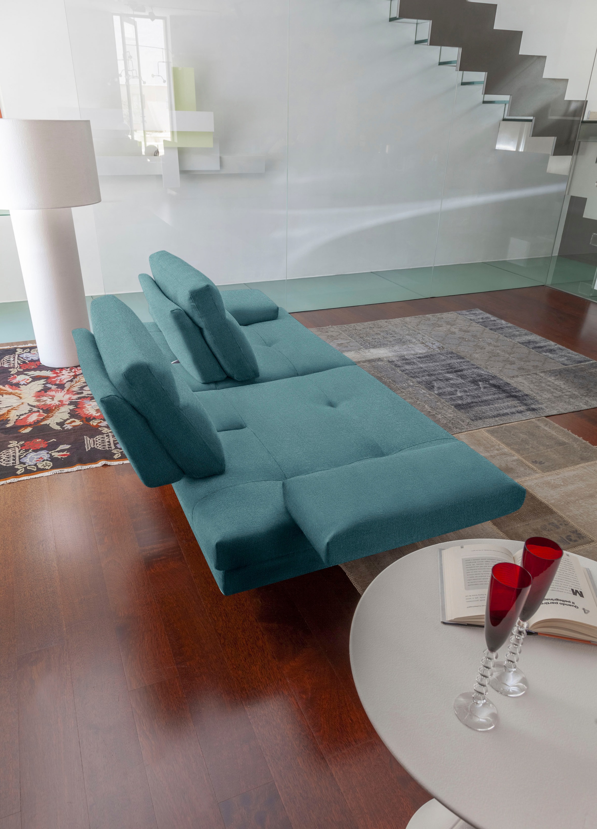 CALIA ITALIA 3,5-Sitzer »Toby Wing, italienisches Designsofa mit erstklassigem Sitzkomfort«, inklusive Sitztiefenverstellung, Füsse in Chrom glänzend