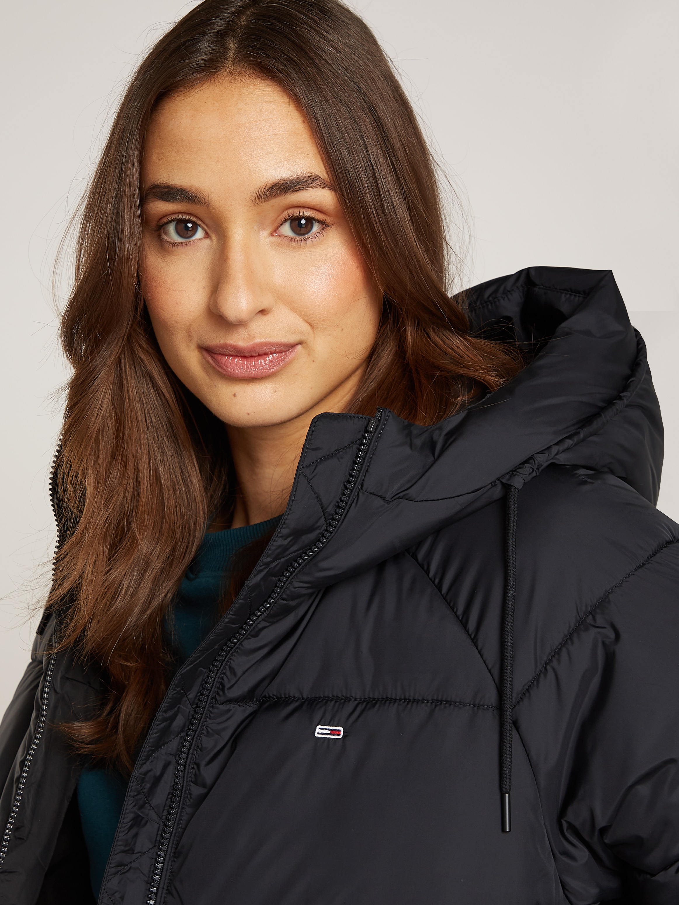 Tommy Jeans Curve Steppjacke »JW ASPEN PUFFER EXT«, mit Kapuze, mit hochschliessendem Kragen, Kapuze, Leistentaschen