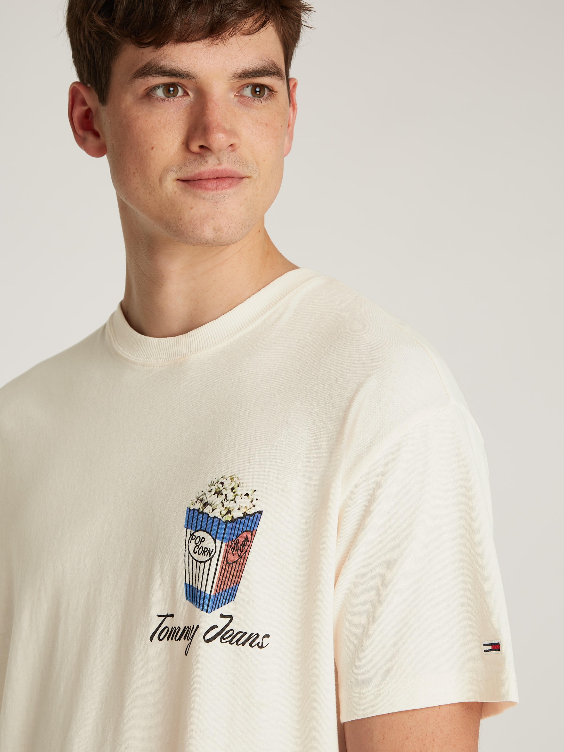 Tommy Jeans T-Shirt »TJM RLX NOVELTY 2 GMD TEE«, mit grossem Logo am Rücken