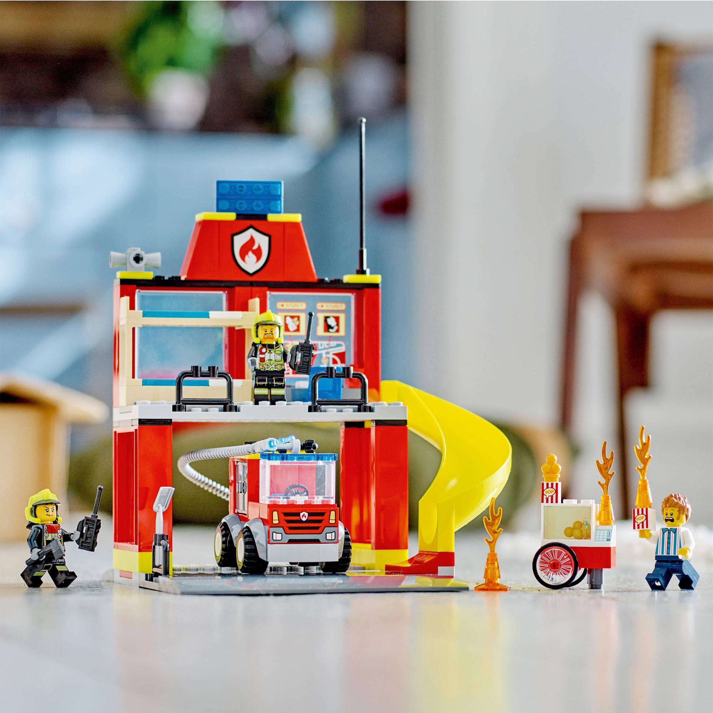 LEGO® Konstruktionsspielsteine »Feuerwehrstation und Löschauto (60375), LEGO® City«, (153 St.), Made in Europe