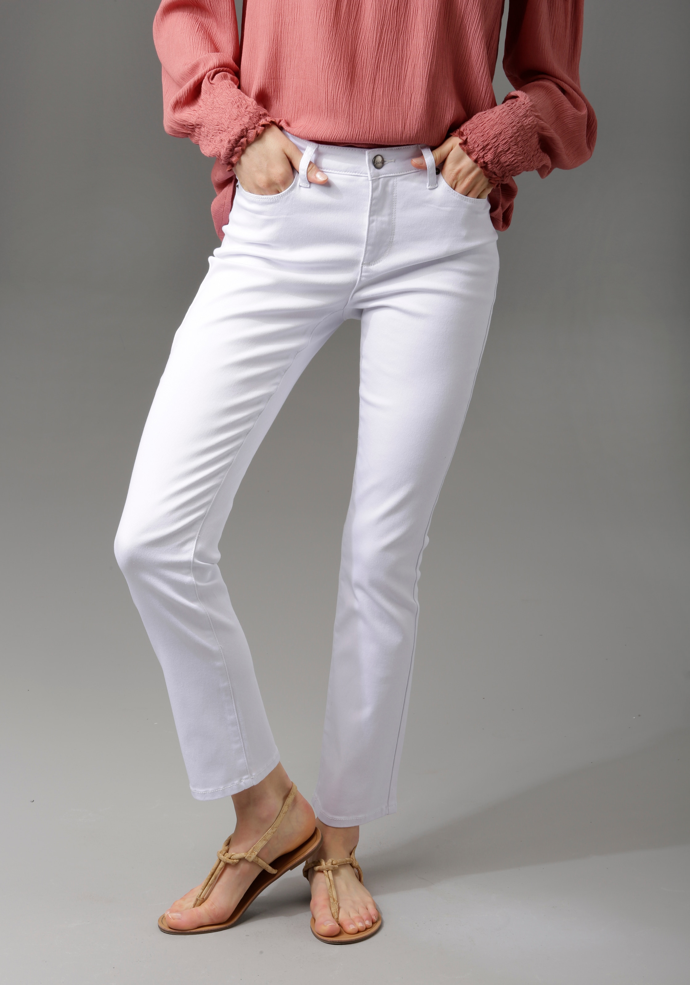 Aniston CASUAL Bootcut-Jeans, in knöchelfreier Länge