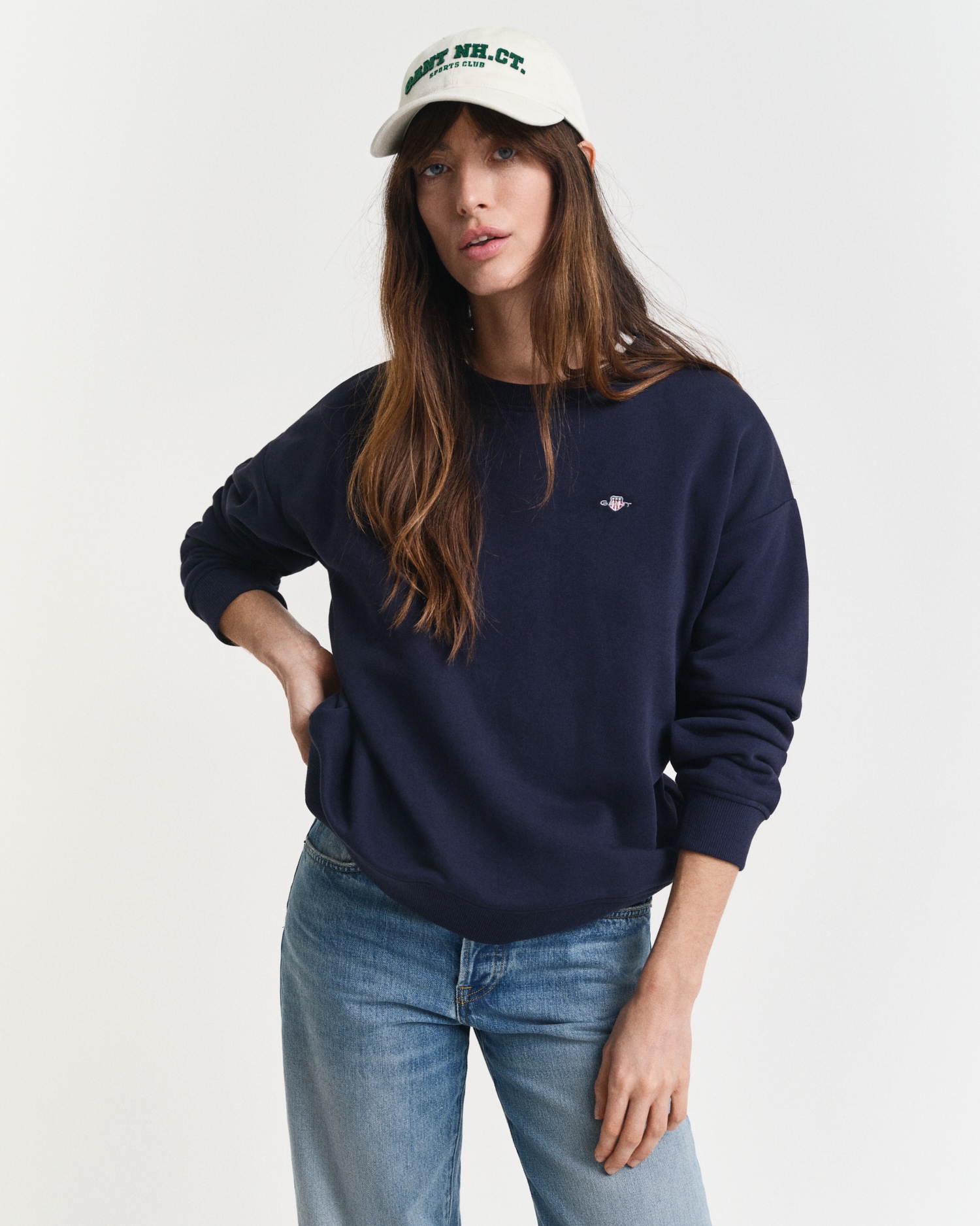 Gant Sweatshirt »SHIELD C-NECK SWEAT«, Grafische GANT-Stickerei auf der Brust