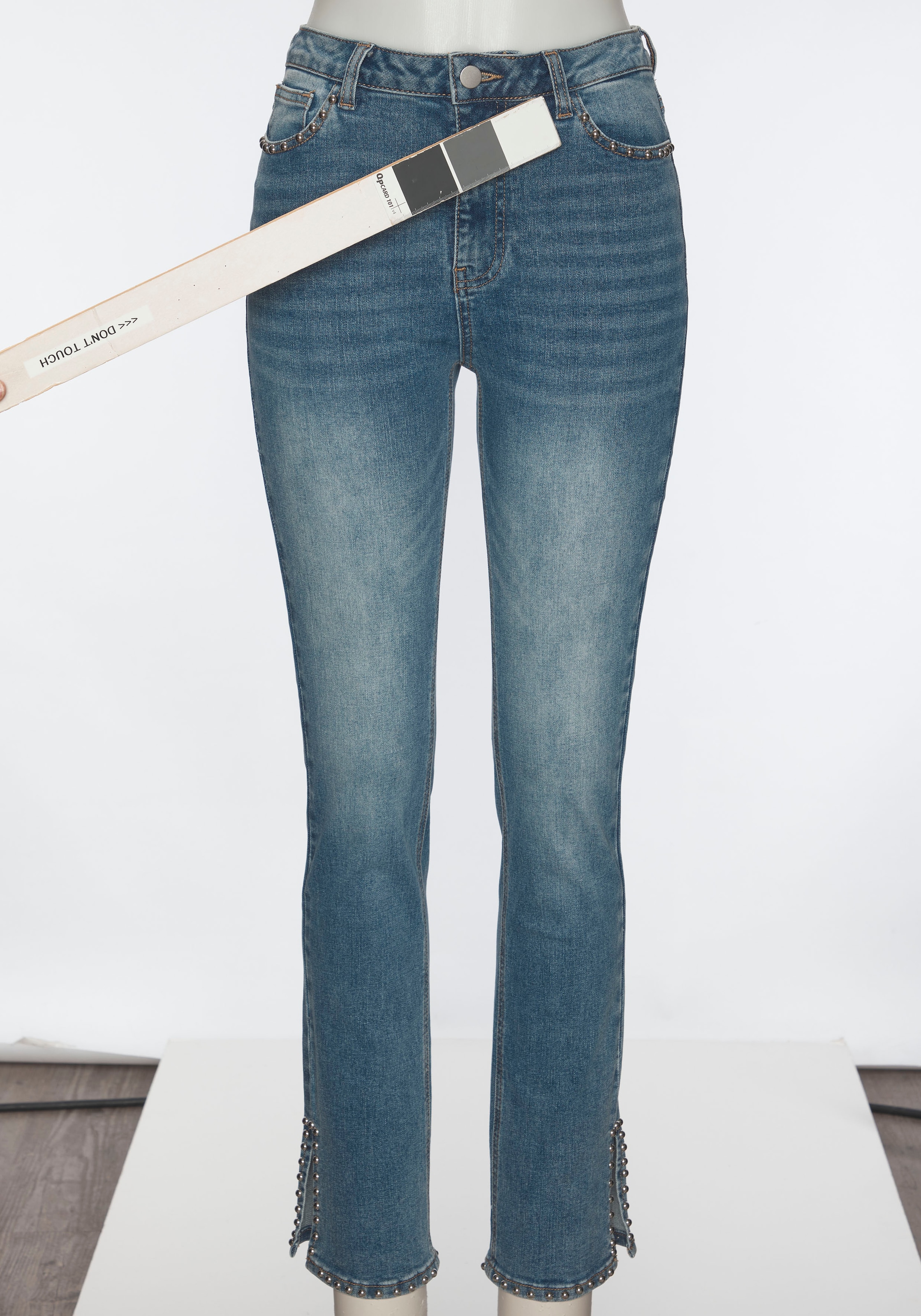 Buffalo Bootcut-Jeans, mit Schlitz, Nietendetails, Skinny Jeans, modisch