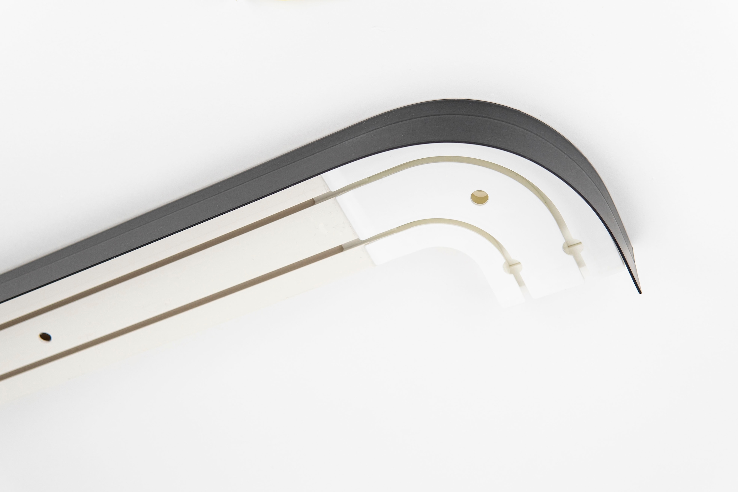 GARESA Schienensystem "Kunststoffschiene mit Blende" 2 läufig-läufig Wunschmasslänge seitlich mit 2 Rundbögen (kein Spalt zwischen Vorhang und Wand)