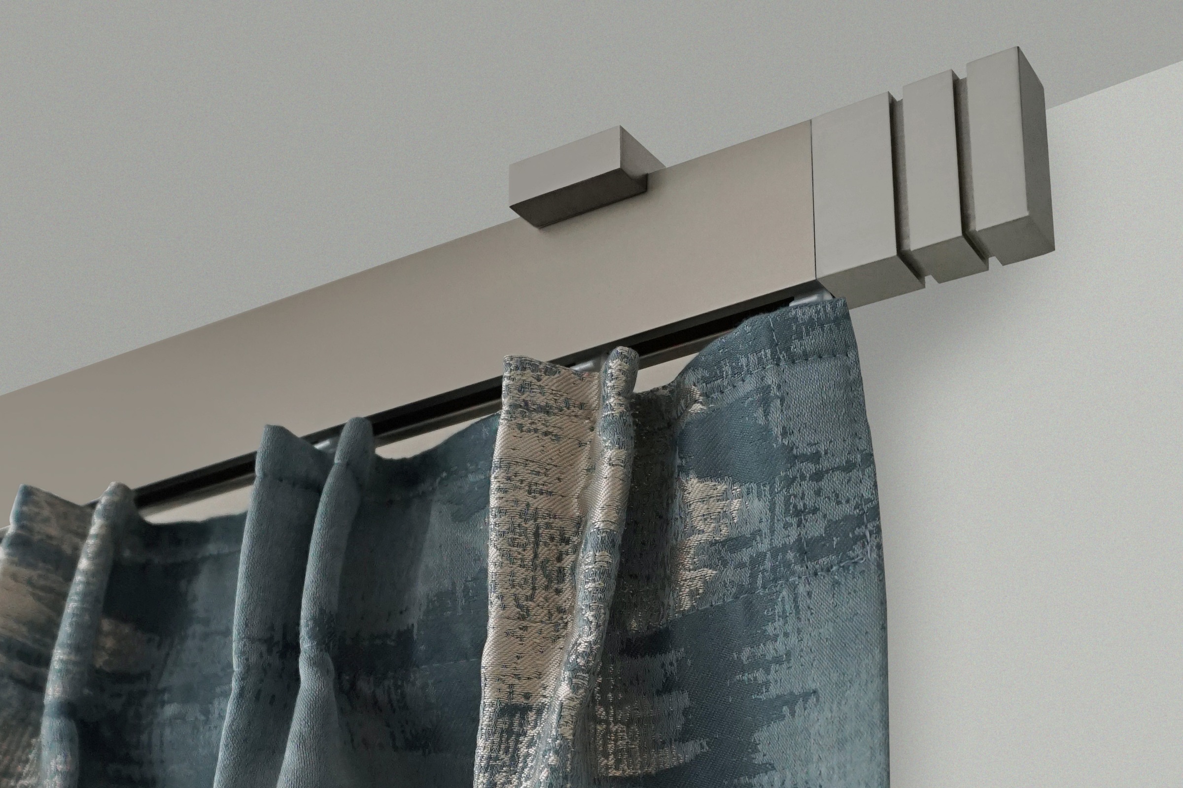 GARESA Gardinenstange "FLAT" 1 läufig-läufig Wunschmasslänge Rechteckprofil, Deckenmontage, perfekter Lauf, modern, verlängerbar