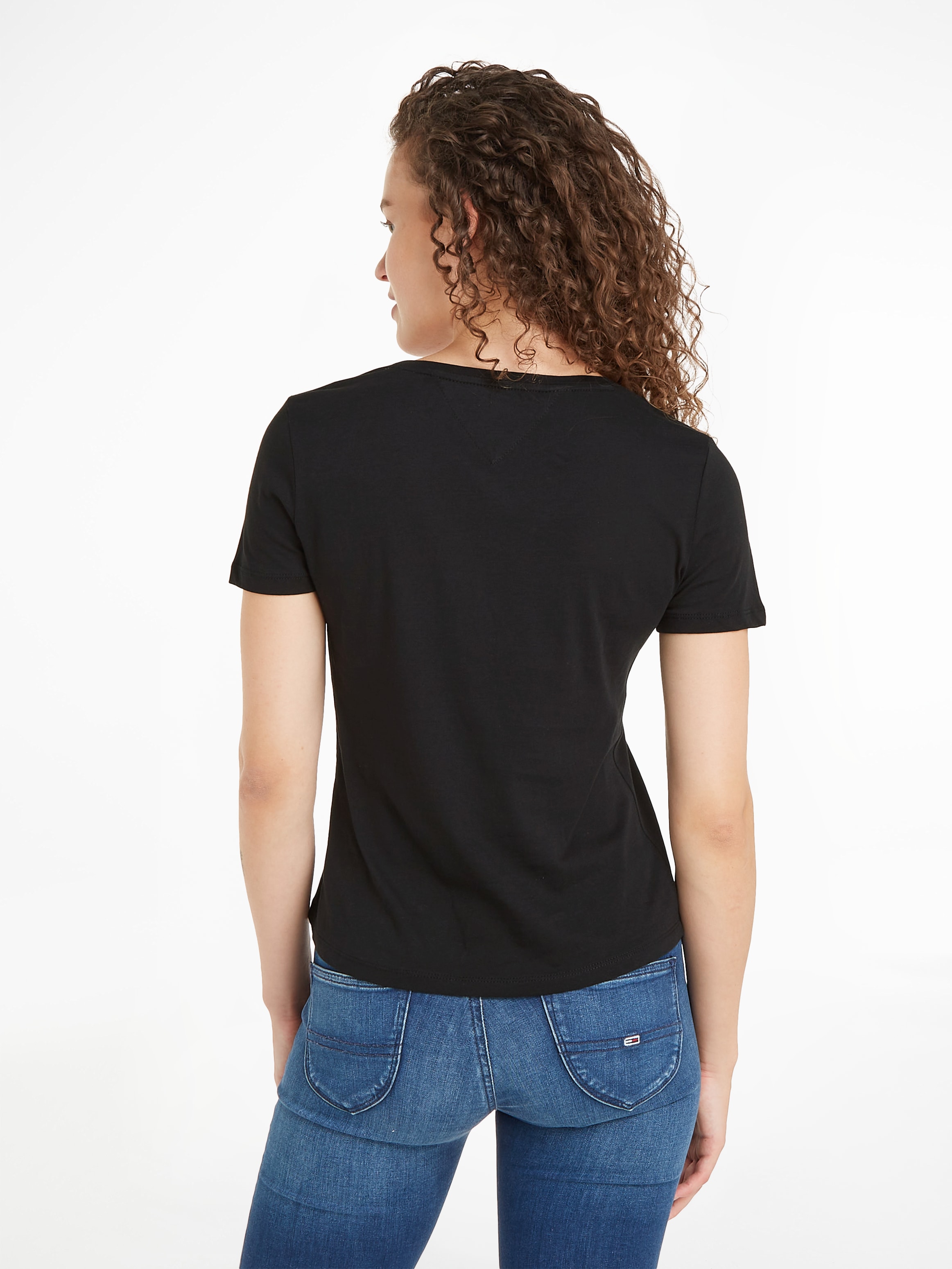 Tommy Jeans Jeans der bei V-Shirt, online Tommy Schweiz mit Jelmoli-Versand Brust Logo-Flag bestellen auf