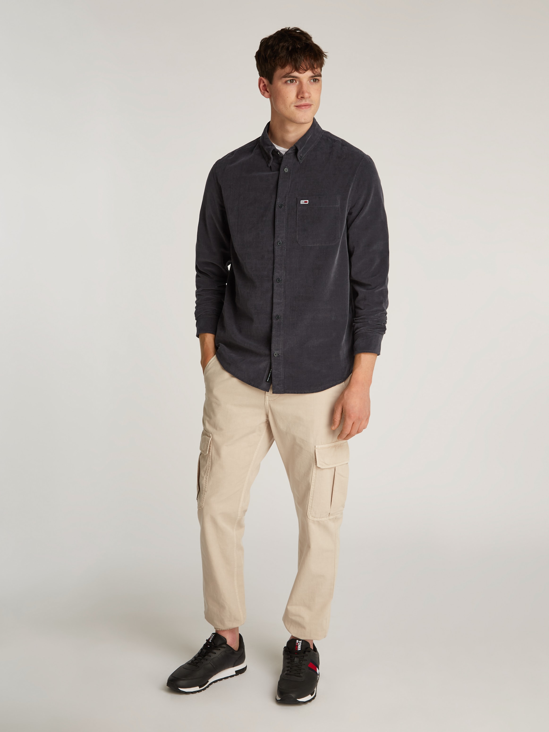Tommy Jeans Hemdjacke »TJM ENTRY CORD SHIRT EXT«, mit Brusttasche und Logostickerei