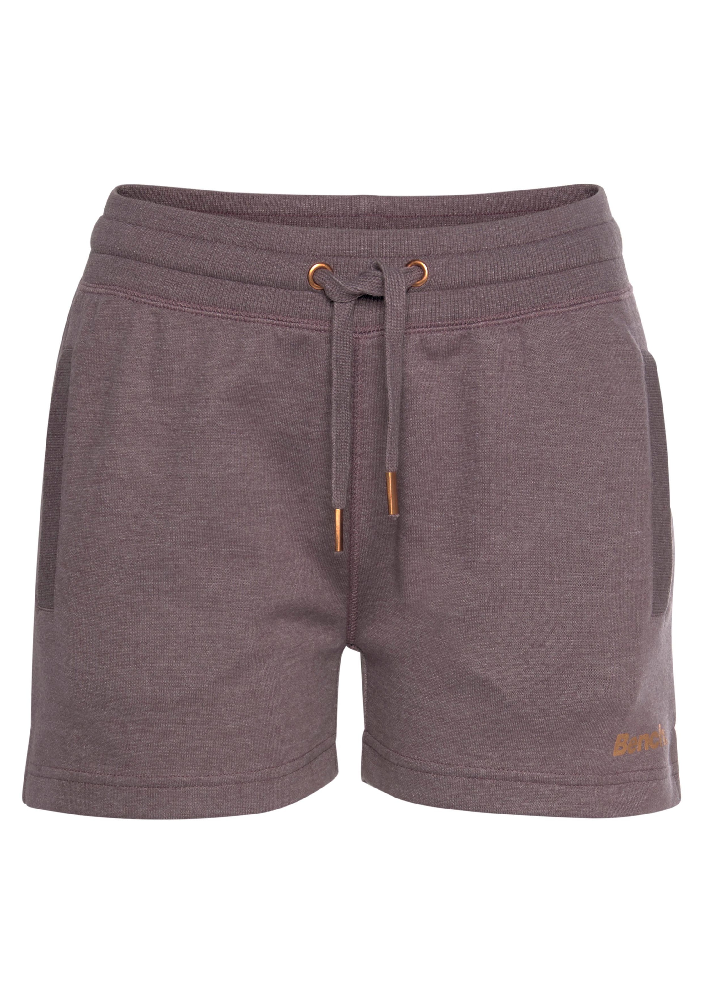 Bench. Loungewear Relaxshorts »-Kurze Sweathose«, mit kurzen Seitenschlitzen und seitliche Taschen, Loungeanzug