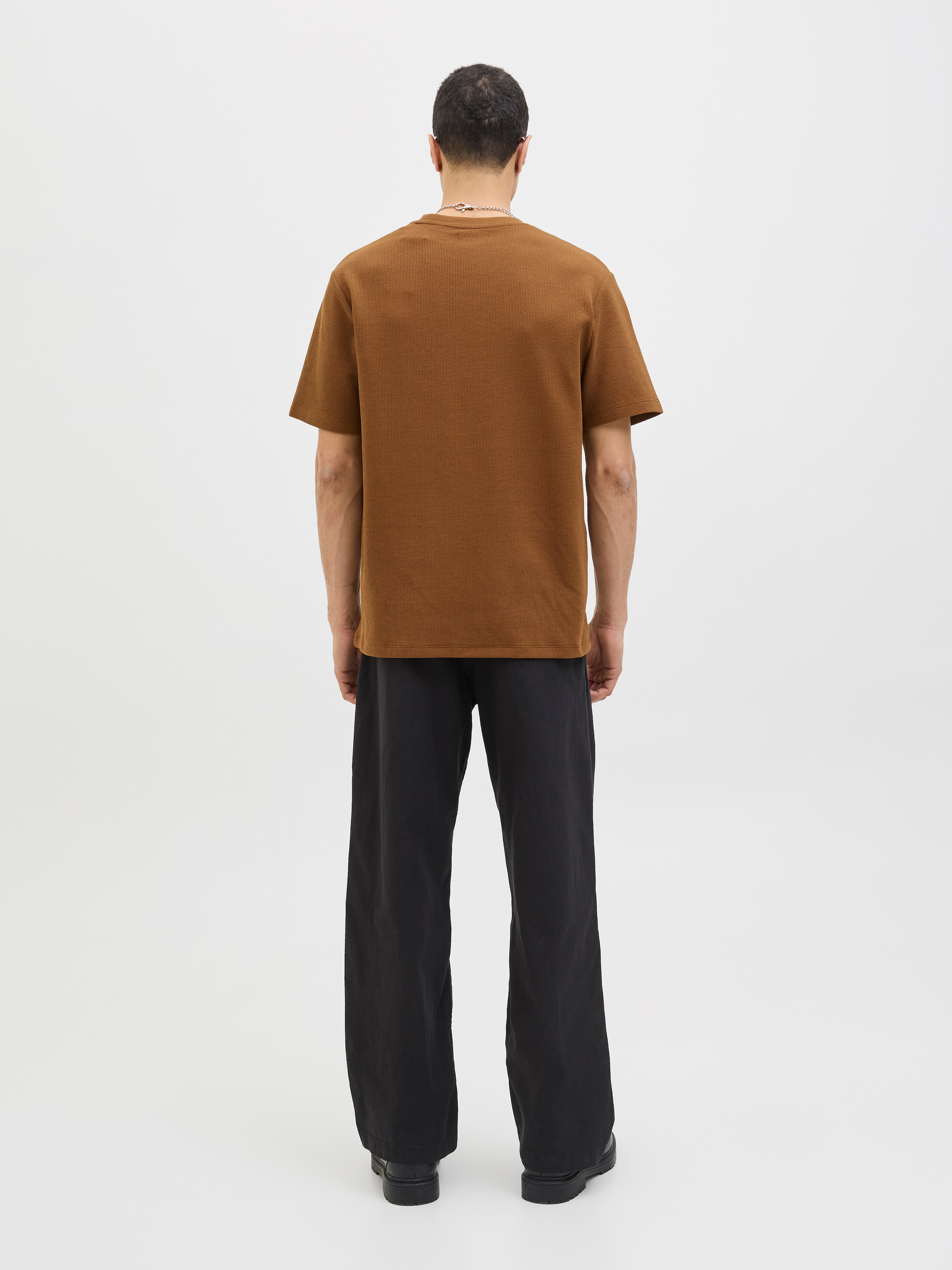 Jack & Jones T-Shirt »JJEAUSTIN TEE SS NOOS«, mit Markenlabel