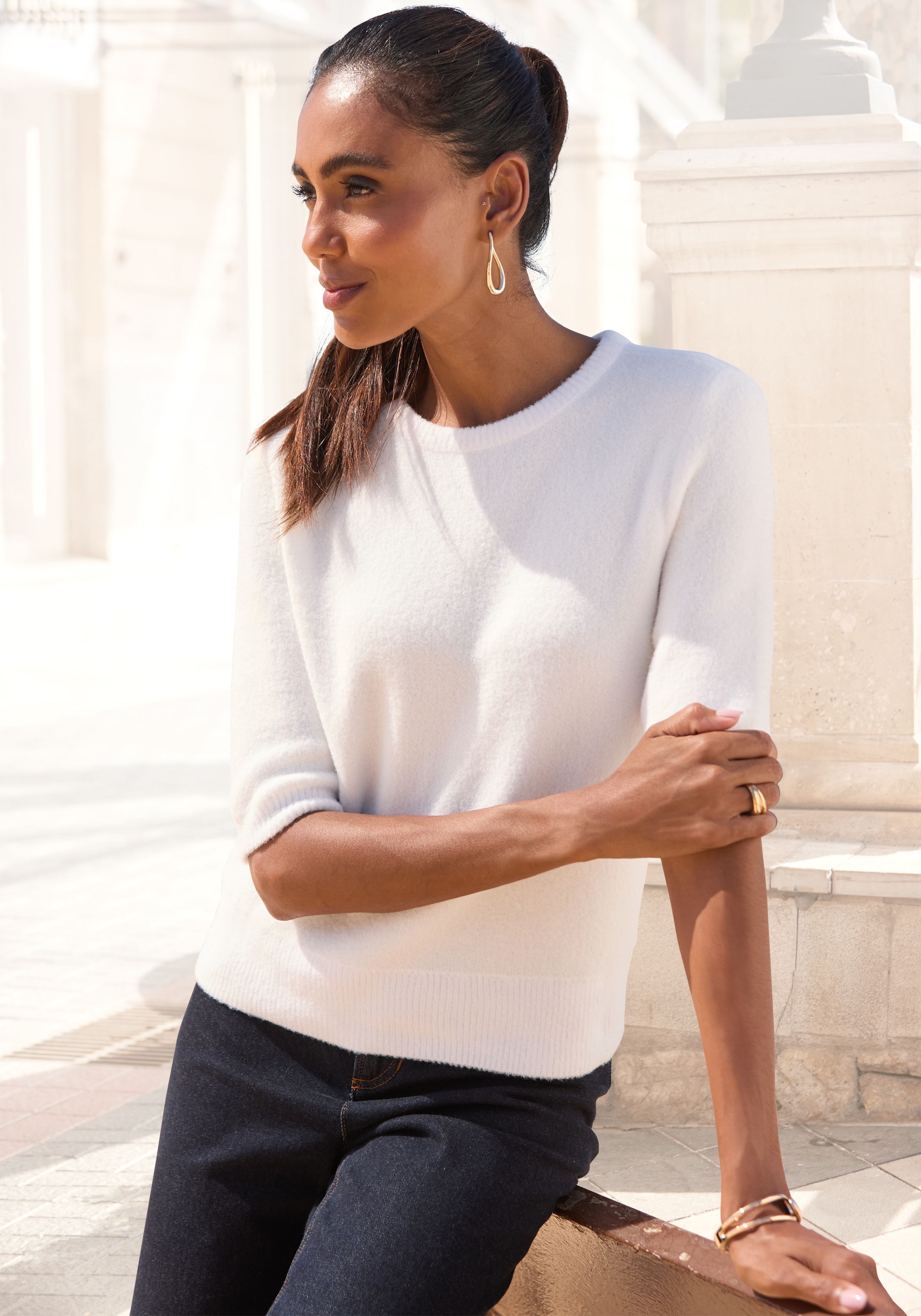 LASCANA Kurzarmpullover, flauschiger Strickpullover, figurnaher Schnitt