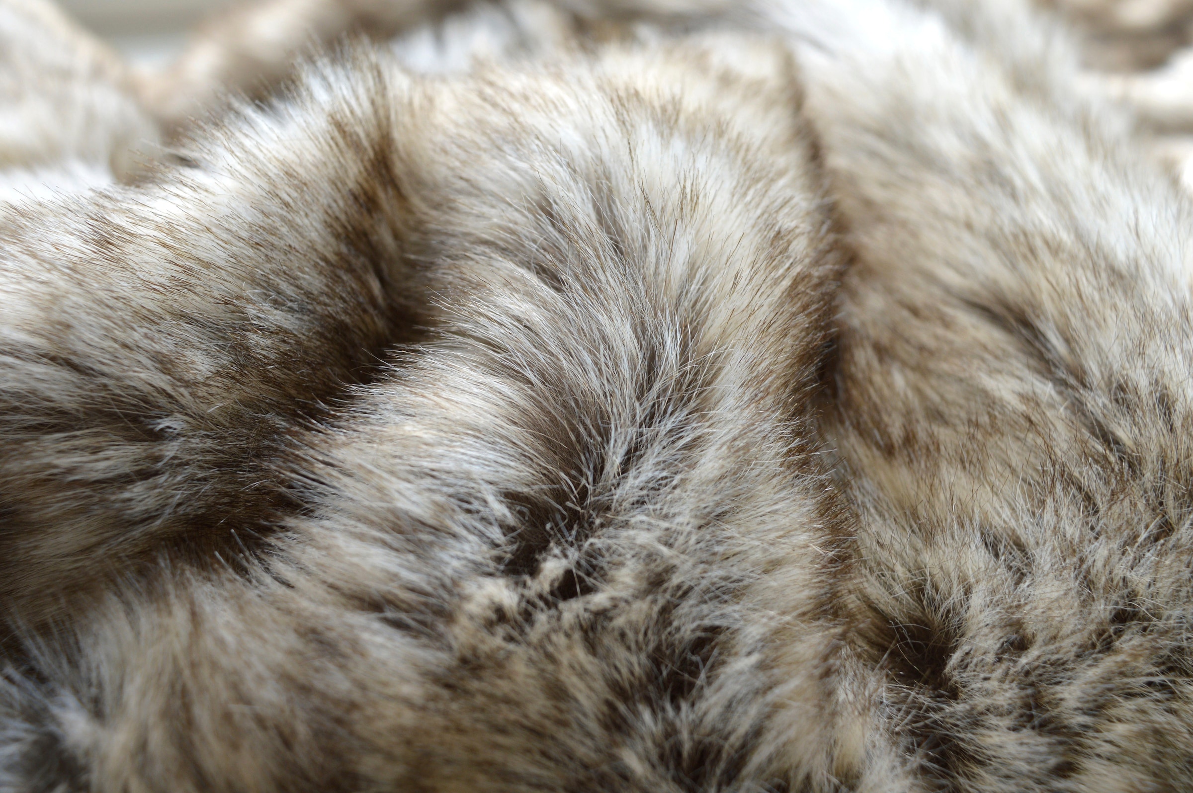 MESANA Wohndecke »Wolf«, aus hochwertigem | online Jelmoli-Versand Fellimitat kaufen