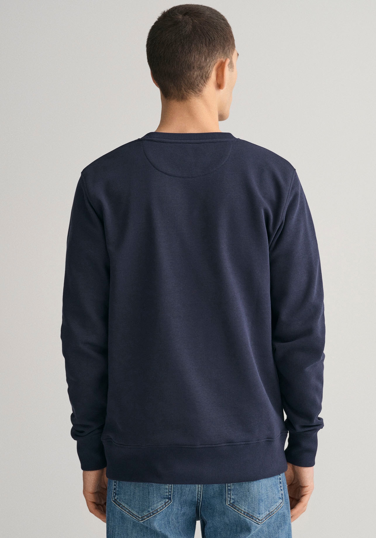 Gant Sweatshirt »REG SHIELD C-NECK Jelmoli-Versand online | shoppen der Brust auf Logostickerei mit SWEAT«