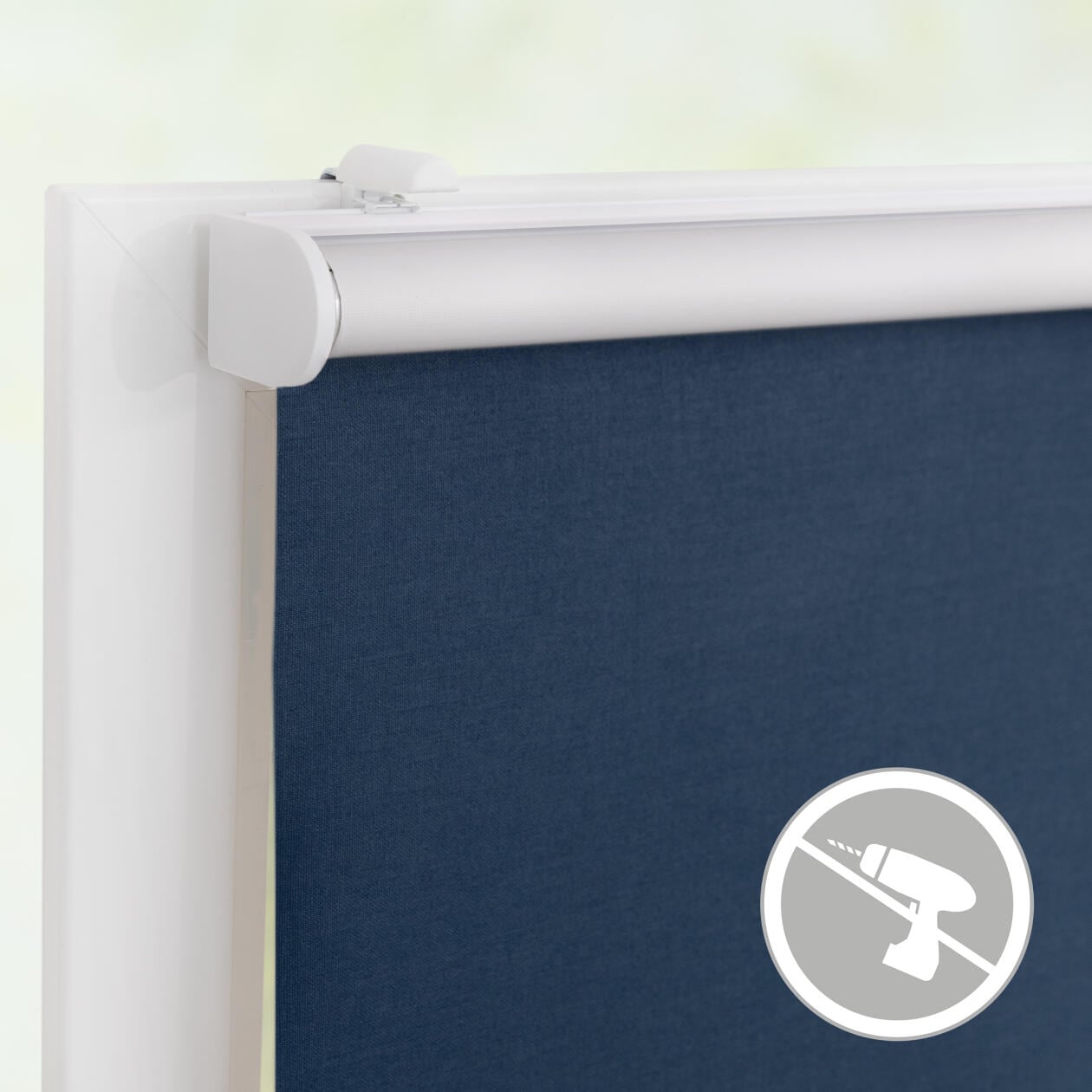 LICHTBLICK ORIGINAL Rollo »Klemmfix, ohne Bohren«, verdunkelnd, Blendschutz-Sichtschutz-Verdunkelung, mit Bohren/ohne Bohren, freihängend, Steuerbar mit Bluetooth-App, integrierter Elektromotor und Akku