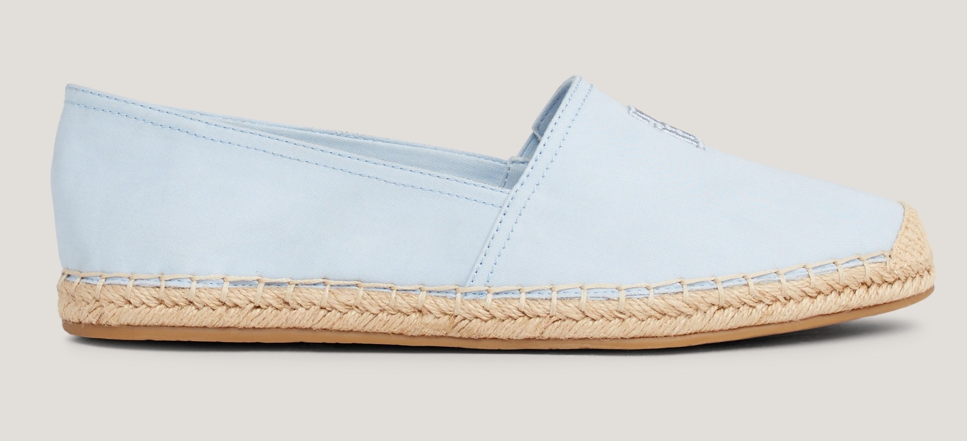 Tommy Hilfiger Espadrille »EMBROIDERED FLAT ESPADRILLE«, Sommerschuh, Strandschuh, Loafer, Slipper in schmaler Form