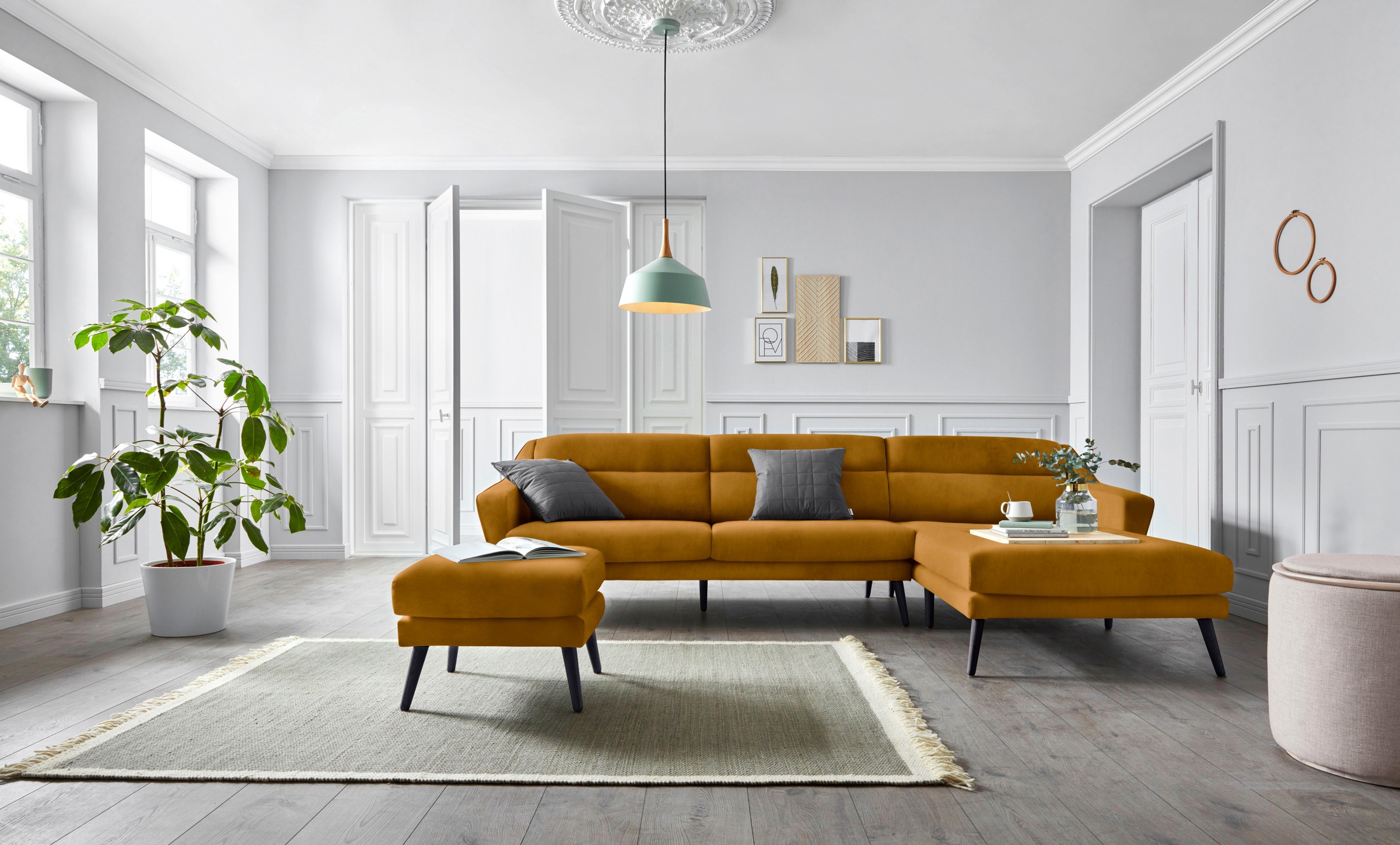 GOODproduct Ecksofa "Bille L-Form" mit Naht im Rückenkissen und Beinen aus Eichenholz