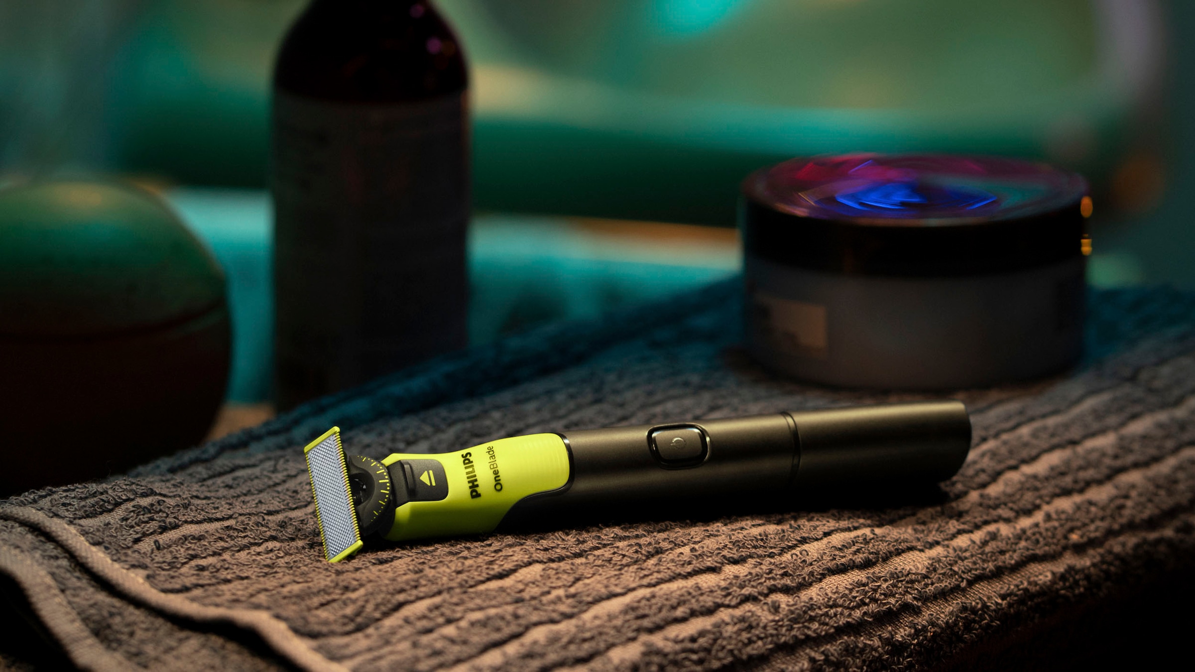 Philips Elektrorasierer »OneBlade Face & Body QP4631/65«, 4 St. Aufsätze, 360-Grad-Klinge, inkl. verstellbarem 5-in-1 Kammaufsatz