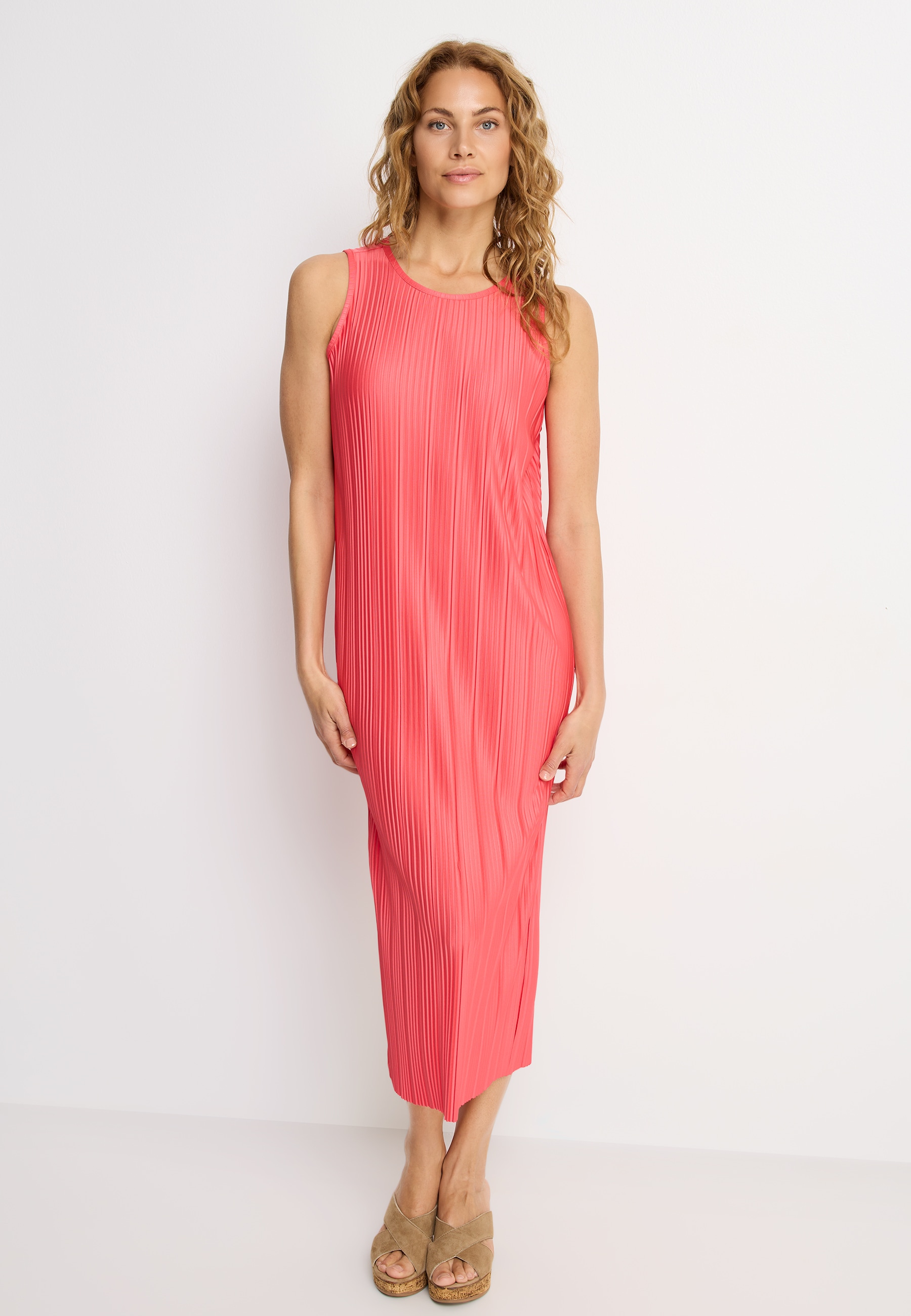 LASCANA Plisseekleid "in Midilänge mit gerader Passform" Partykleid in Midilänge, elegantes Midikleid mit Plisseefalten