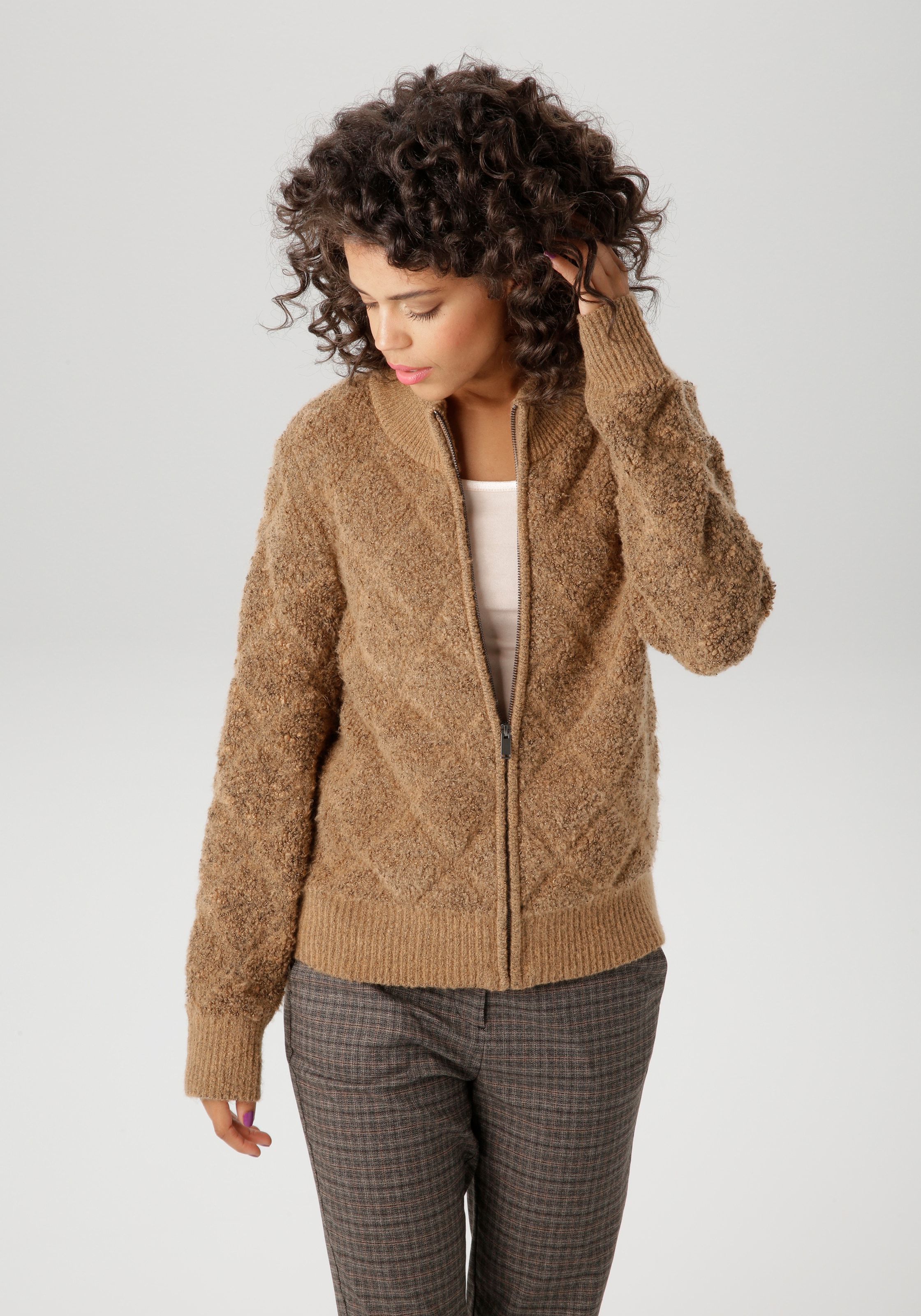 Aniston CASUAL Strickjacke mit dezentem Rauten-Muster im 3D-Effekt