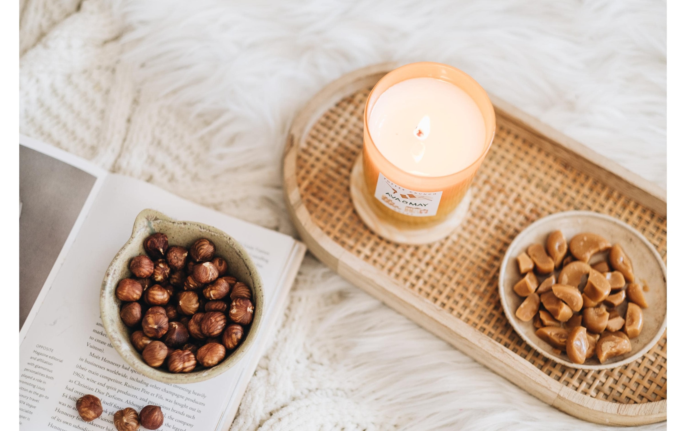 AVA & MAY Duftkerze »Toffee Crunch 180 g«, Holzart: Buche (Schweden)