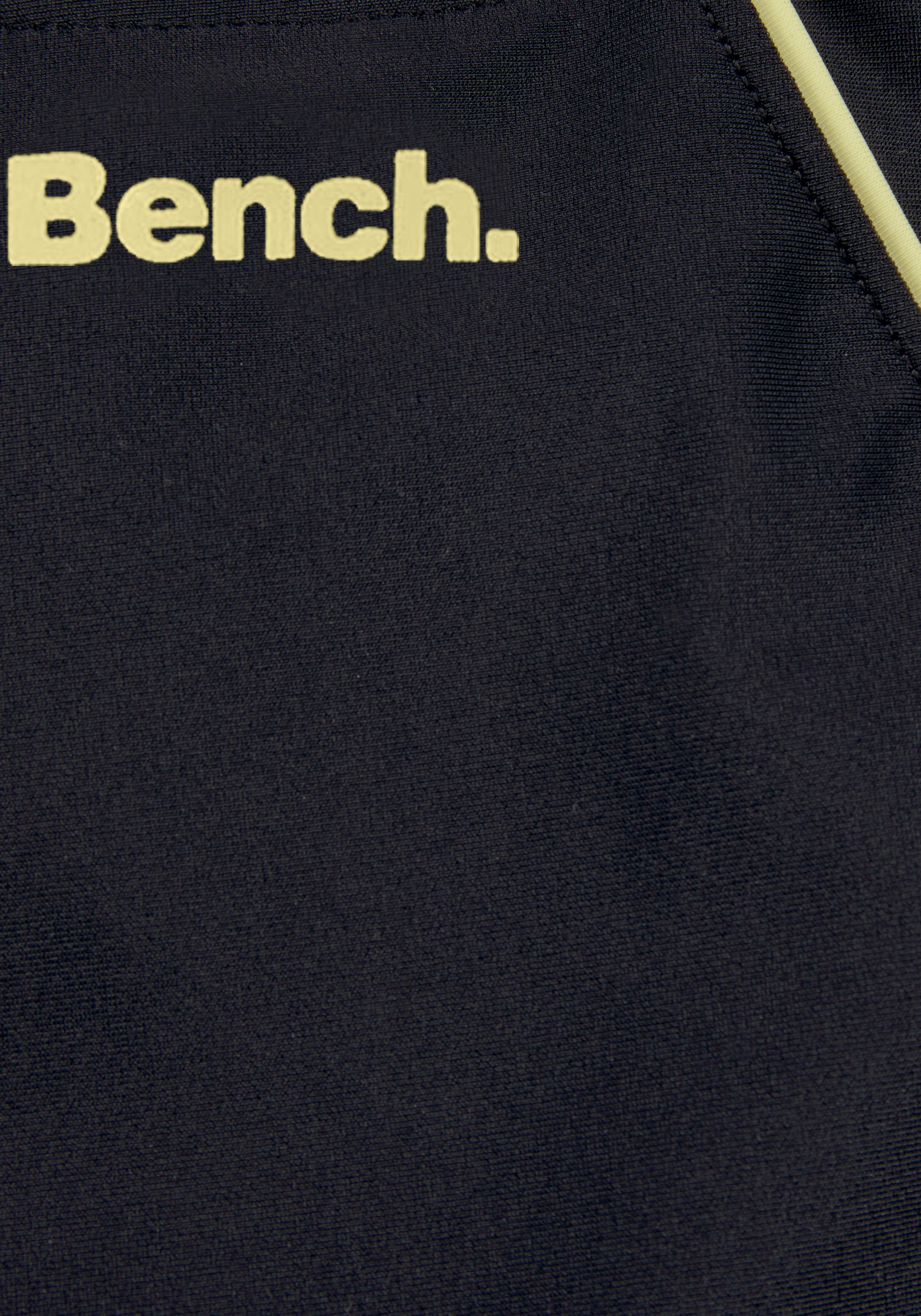 Bench. Badeanzug, mit kontrastfarbenen Einsätzen