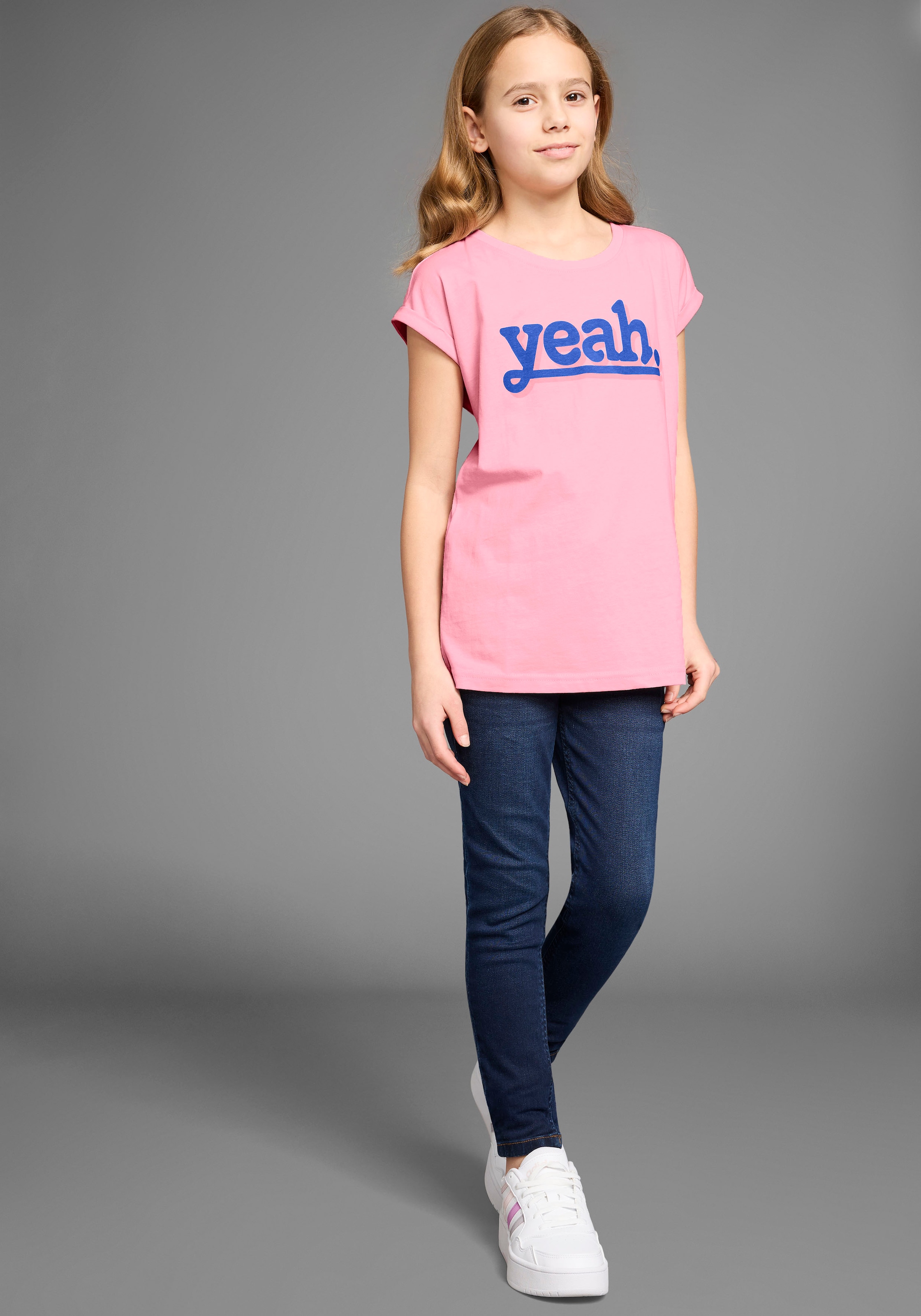 KIDSWORLD T-Shirt »Sprücheshirt mit überschnittener Schulter«, T-Shirt "YEAH" print