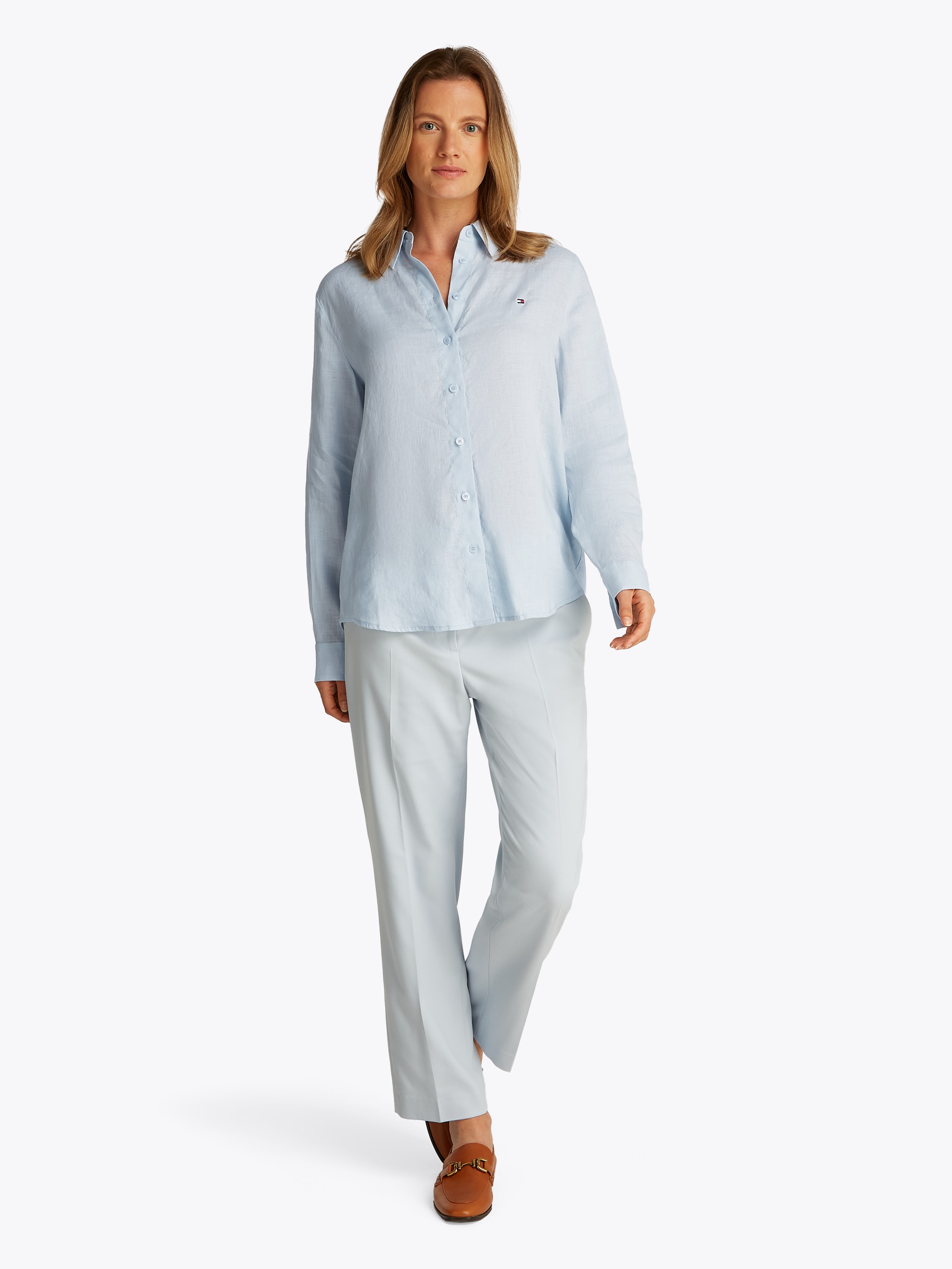 Tommy Hilfiger Hemdbluse »ESS LINEN RELAXED SHIRT«, mit Logostickerei,kühlendes Premium Leinen