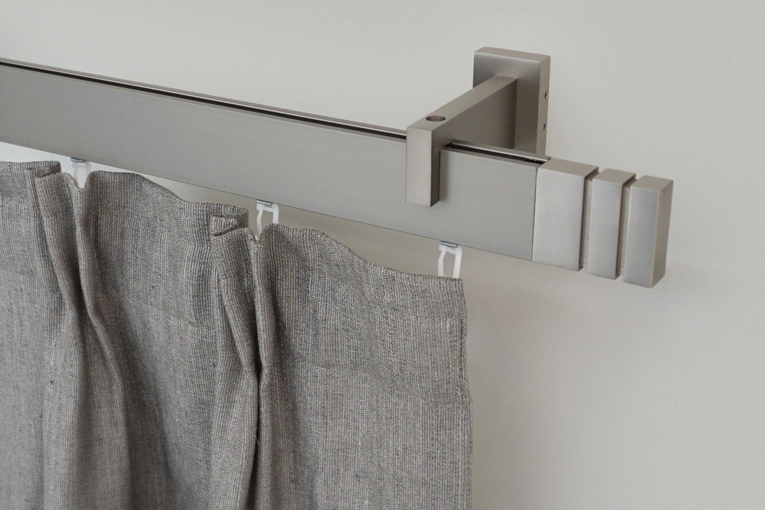 GARESA Gardinenstange "FLAT" 1 läufig-läufig Wunschmasslänge Rechteckprofil, Wandmontage, perfekter Lauf, modern, verlängerbar