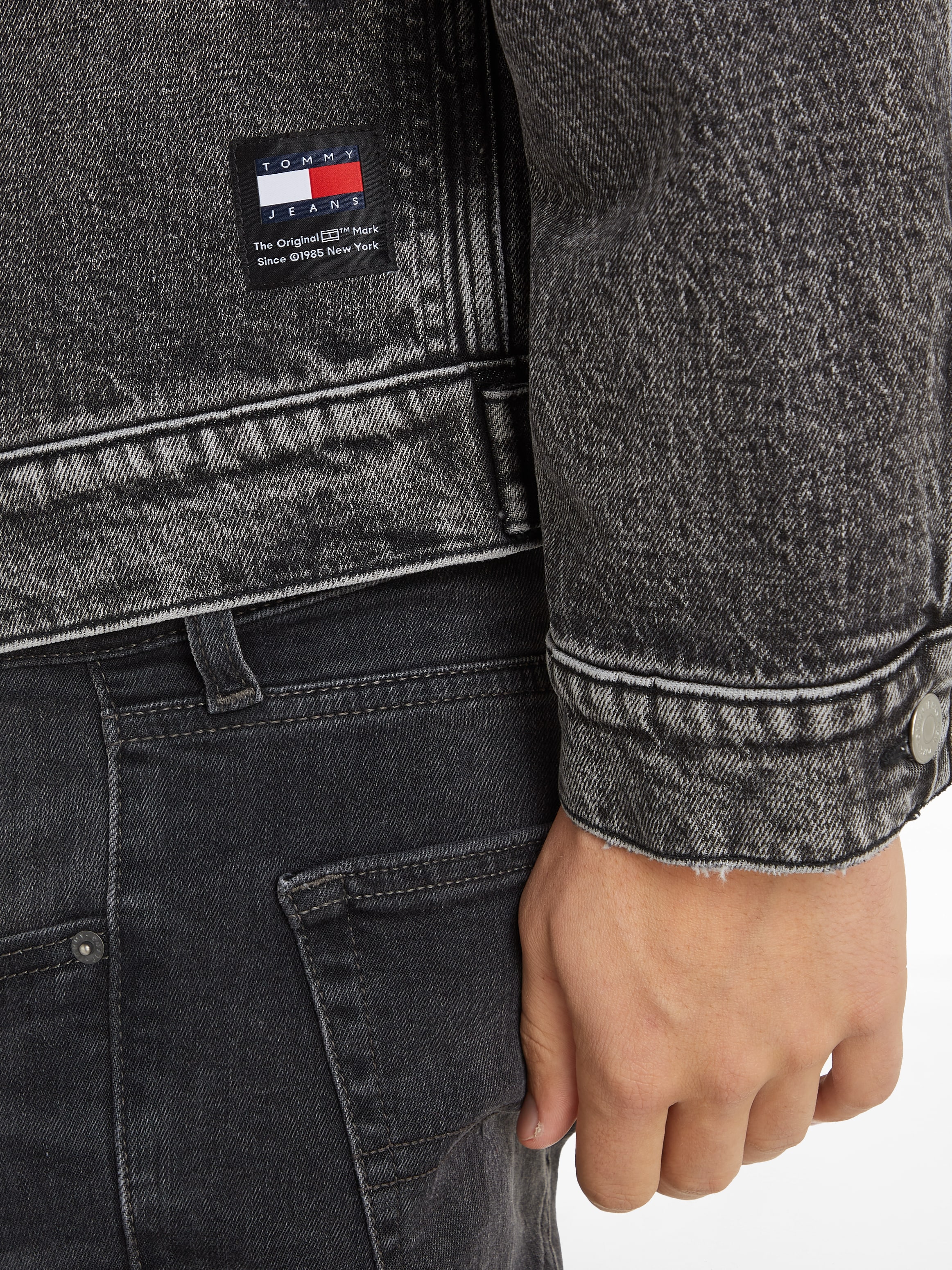 Tommy Jeans Jeansjacke »ISAAC DENIM TRUCKER CH6187«, mit Logoprägung