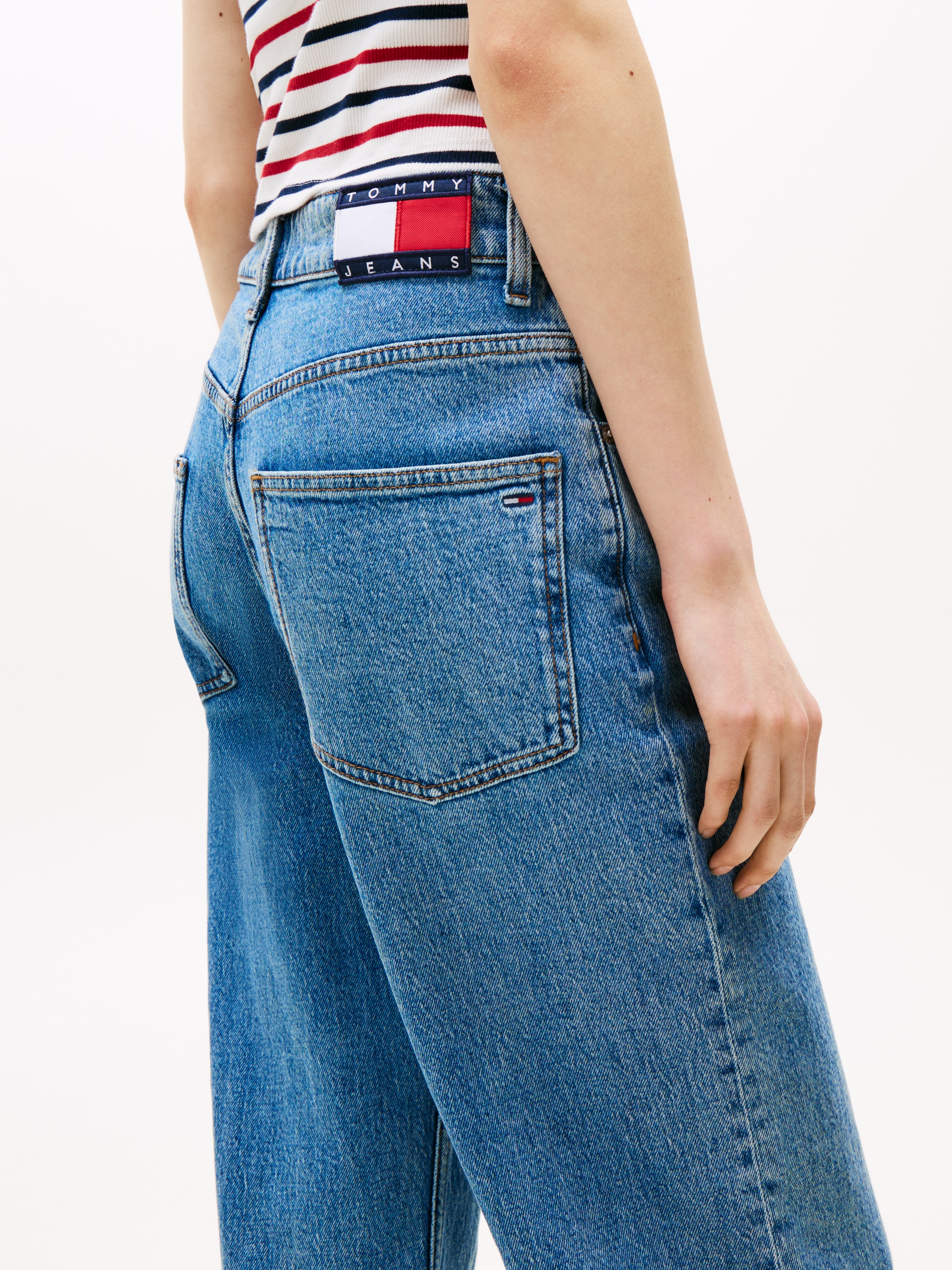 Tommy Jeans Relax-fit-Jeans »MIA MR RLXD STR«, in blauer Waschung, mit Hammerschlaufe