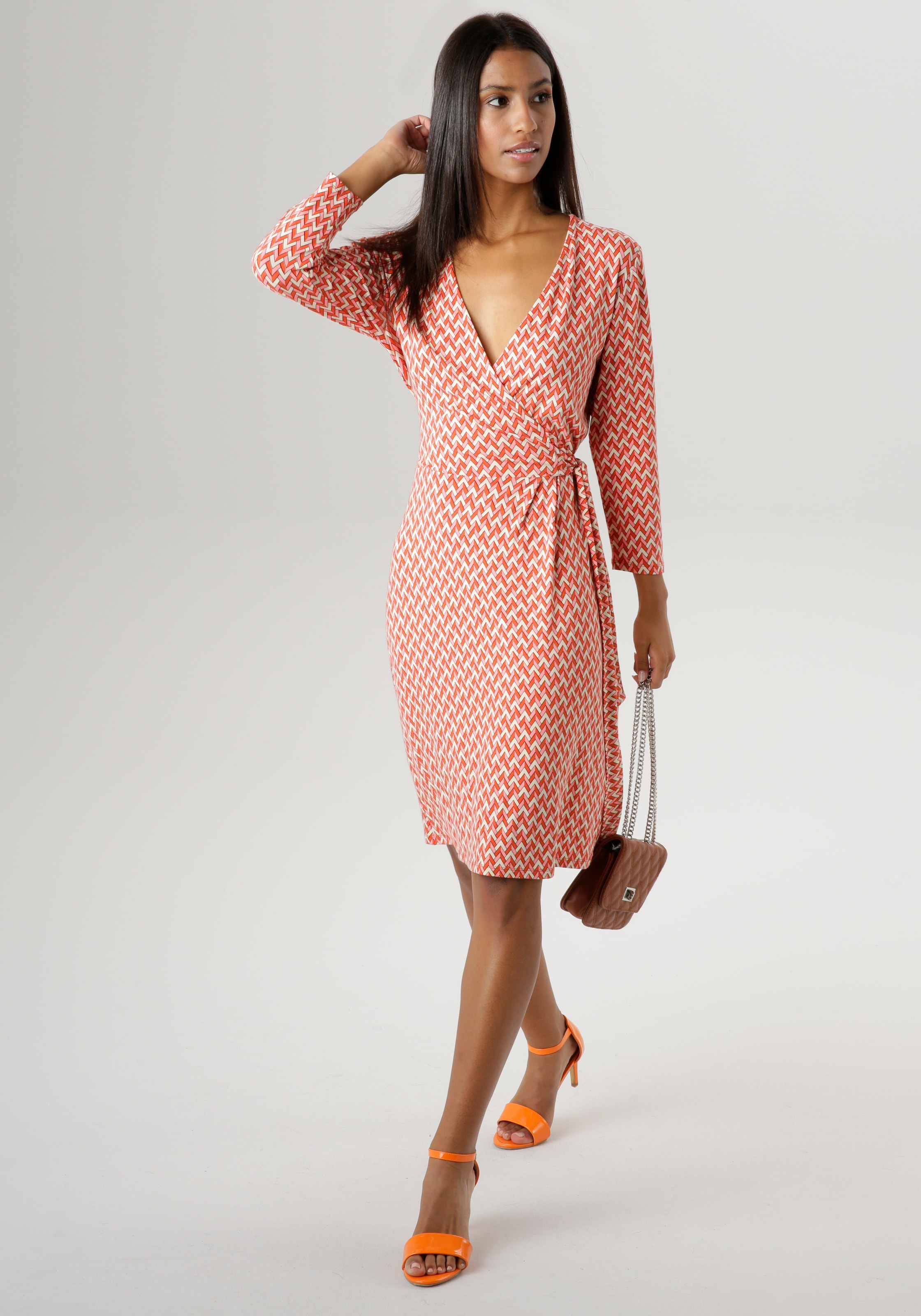 Aniston SELECTED Jerseykleid, NEUE - KOLLEKTION Muster Bindedetail seitlichem mit online geometrischem bestellen Jelmoli-Versand bei und Schweiz