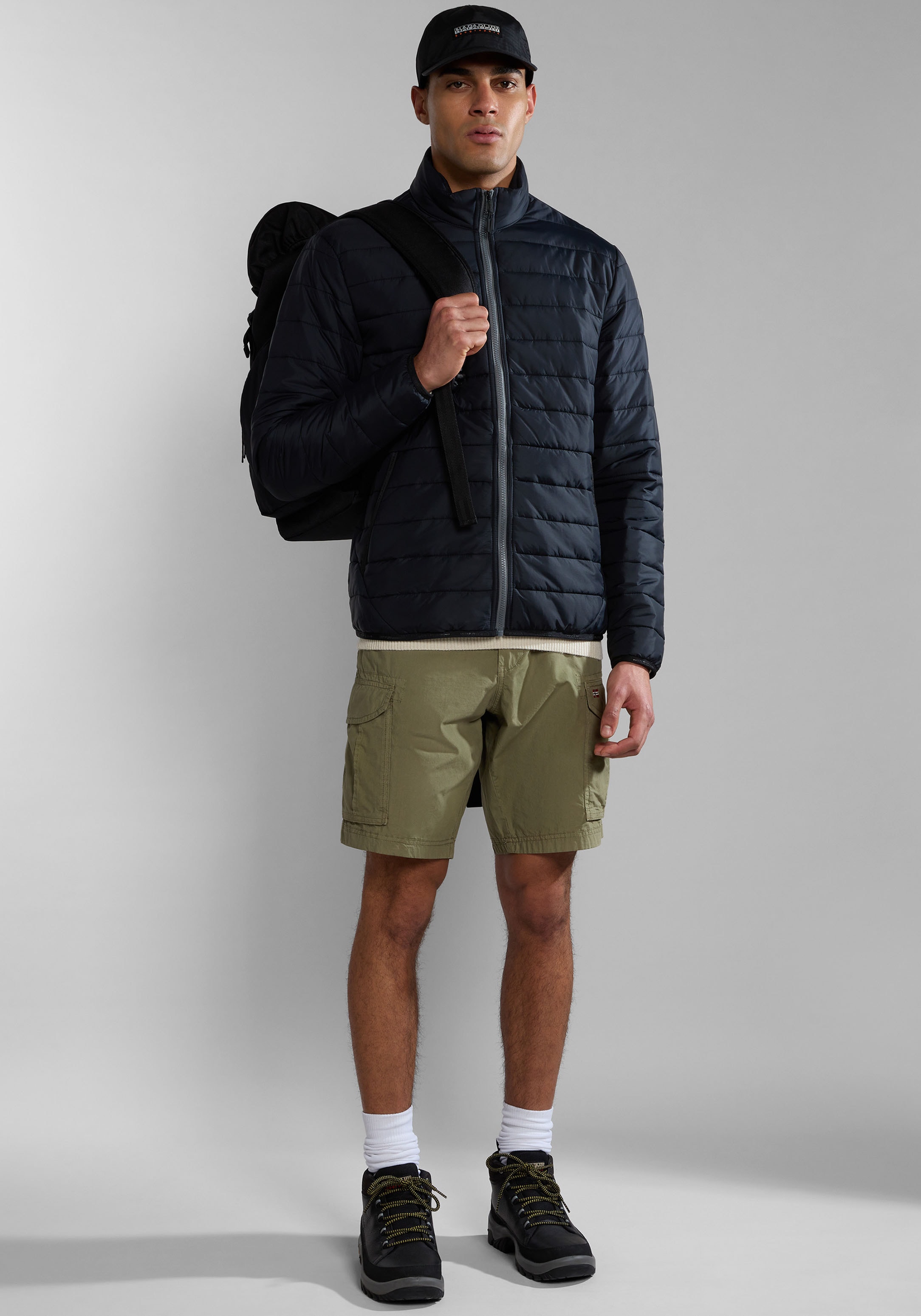 Napapijri Steppjacke, ohne Kapuze, Mit Markenlabel an der Seite und innen; mit Stehkragen