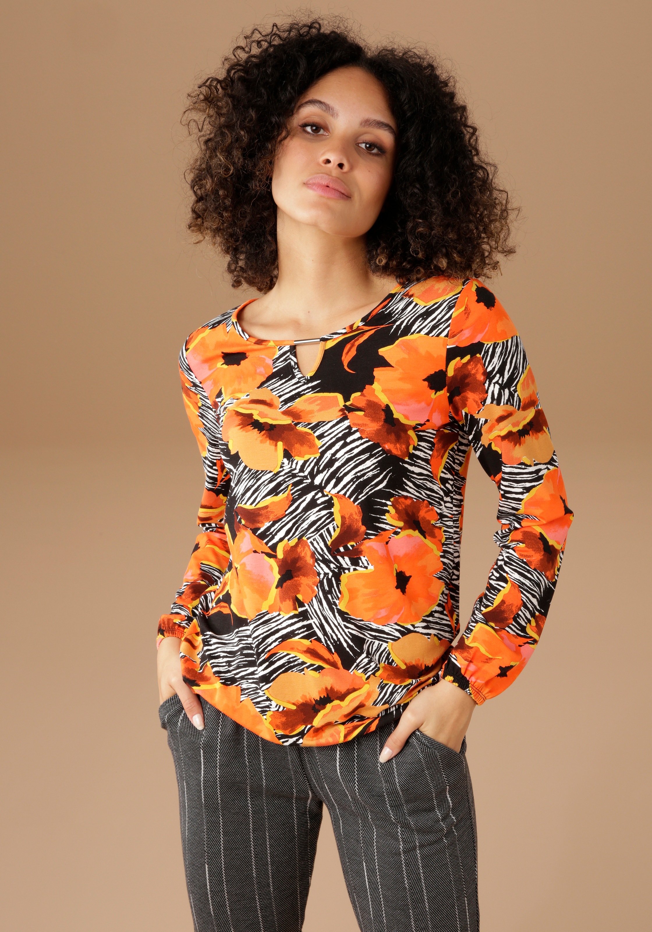 Aniston SELECTED Langarmshirt, in unterschiedlichen Drucken, jeweils mit Schmuckelement kaufen