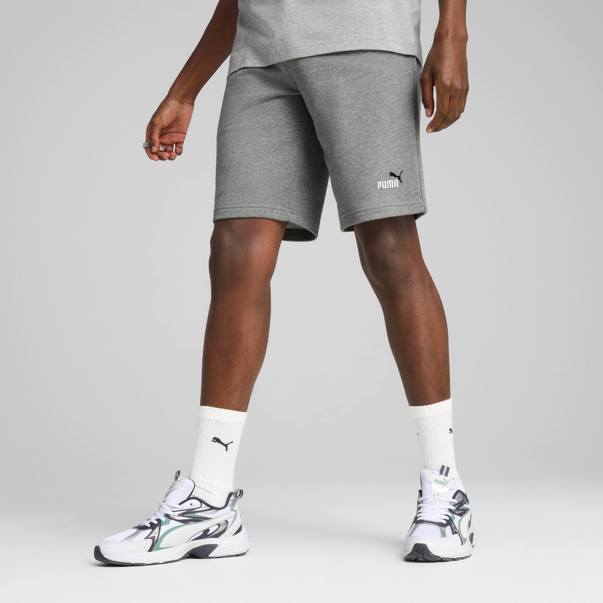 PUMA Trainingsshorts »ESS 2 COLOR NO. 1 LOGO SHORTS 10" TR« mit Eingrifftaschen, elastischer Bund mit innenliegendem Kordelzug