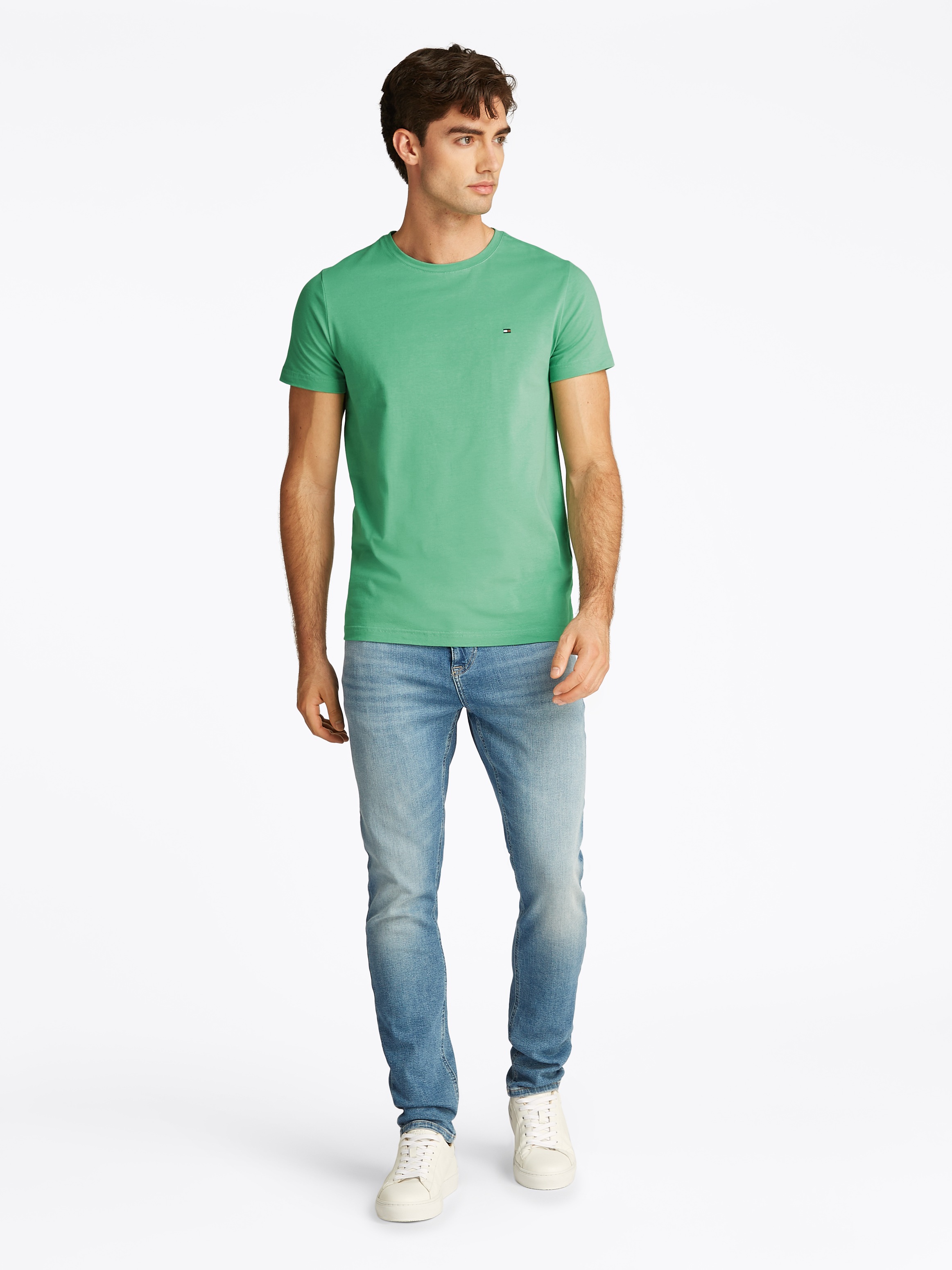 Tommy Hilfiger T-Shirt »STRETCH SLIM FIT TEE mit Rundhals und Logostickerei«, unifarben, casual, slim fit, Baumwollmix, Rundhals