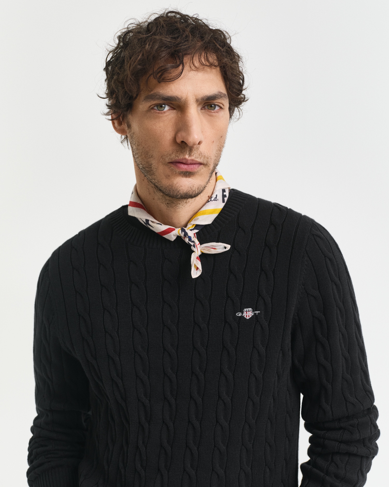 Gant Strickpullover »COTTON CABLE C-NECK«, mit Wappen-Logostickerei auf der Brust