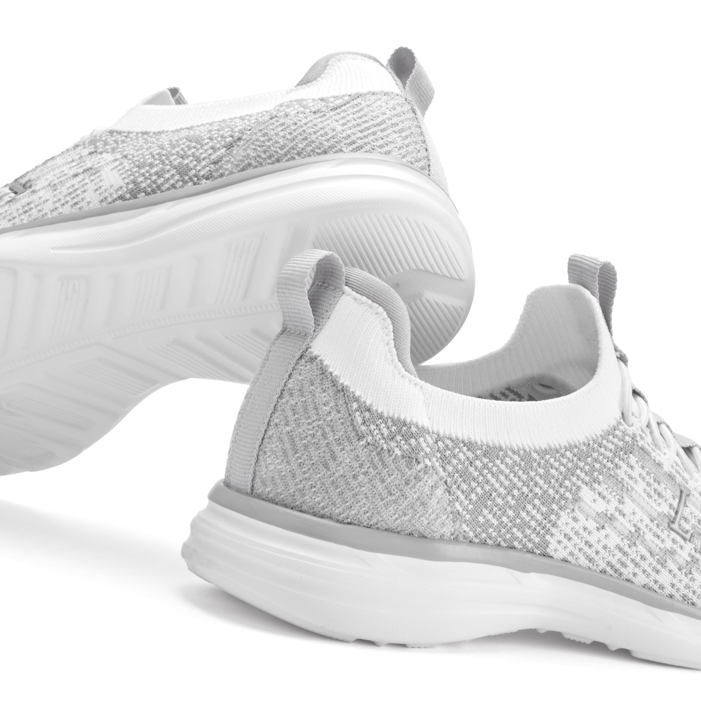LASCANA Sneaker »Slipper, Halbschuh,«, bequem zum Reinschlüpfen mit elastischen Schnürbändern Unisex VEGAN